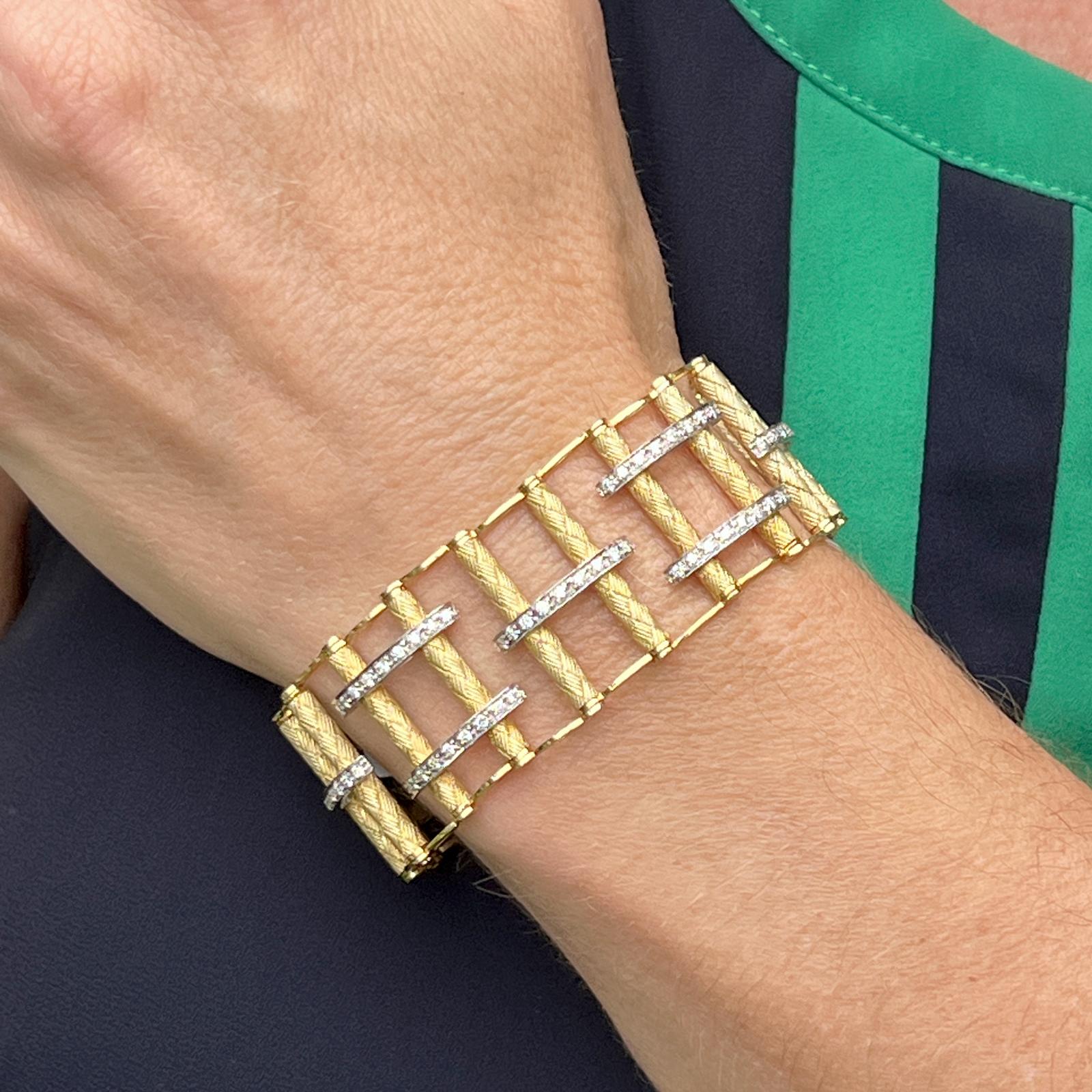 Moderne Bracelet à maillons moderne de style échelle en or jaune et blanc 18 carats avec diamants italiens en vente