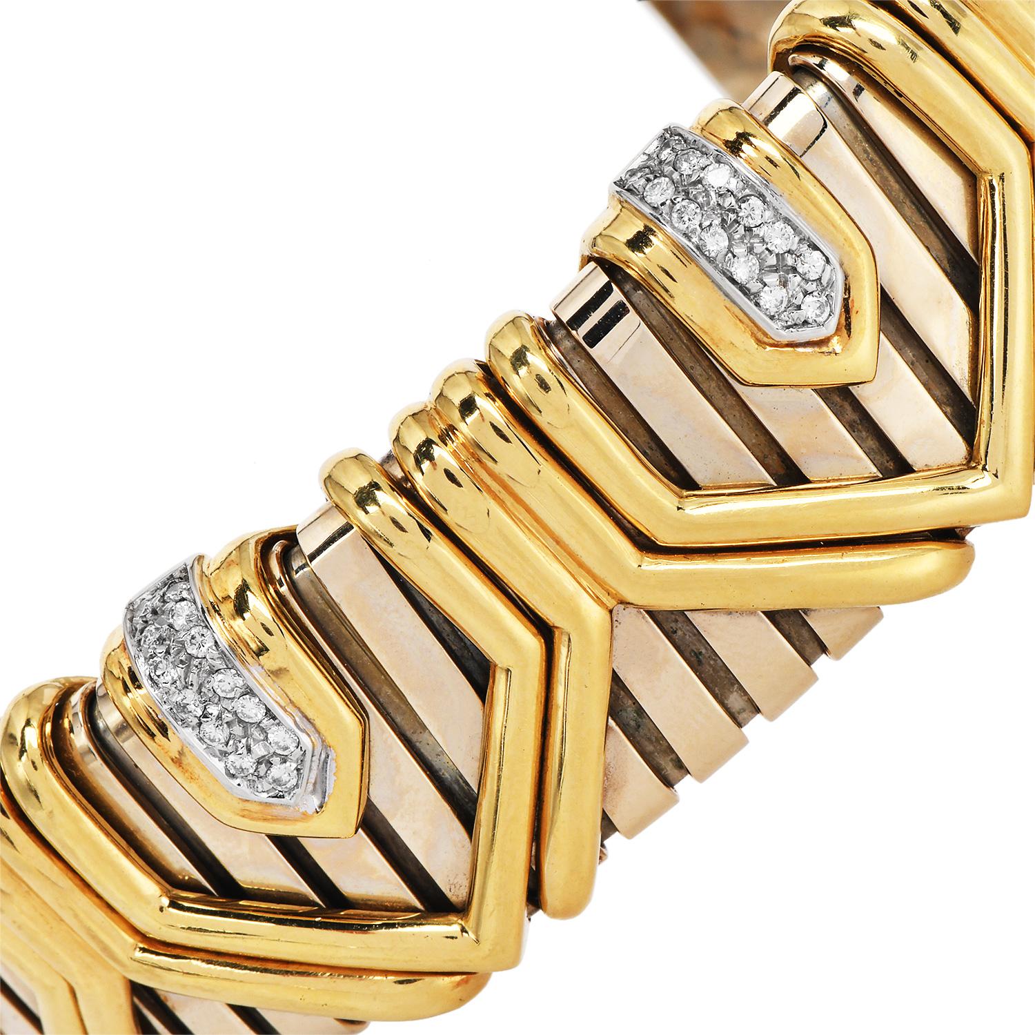 1980's Italian 18K Yellow Gold Tubogas Wide Triangular Crown Link Design Bracelet.

This luxurious bracelet from 1980s features a wide triangular link design, meticulously crafted in two tones of 18K yellow gold. The unique Tubogas style gives the