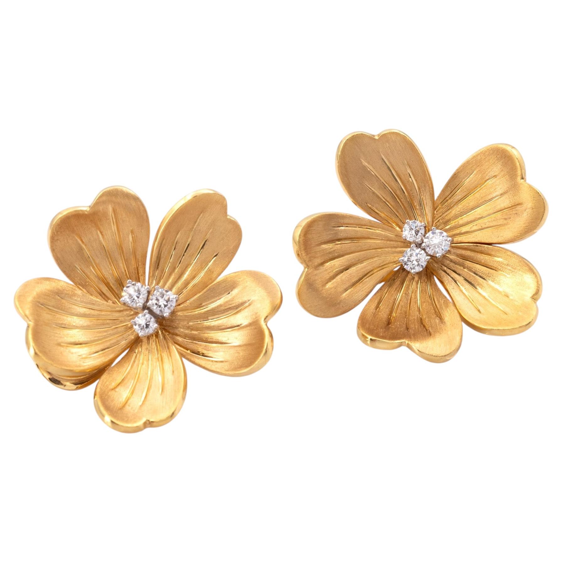 Pendientes Flor Escultórica de Oro Amarillo de 18k con Diamantes Hechos a Mano en Italia