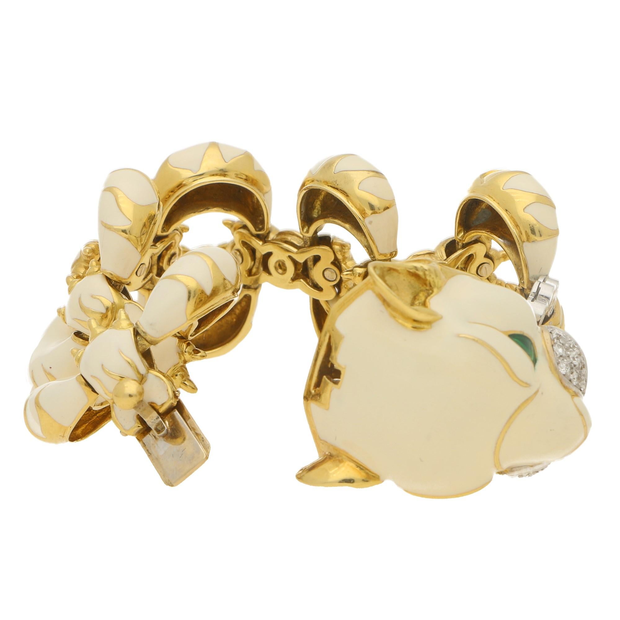 Moderniste Bracelet tigre italien en or jaune 18 carats serti de diamants et d'émail blanc en vente