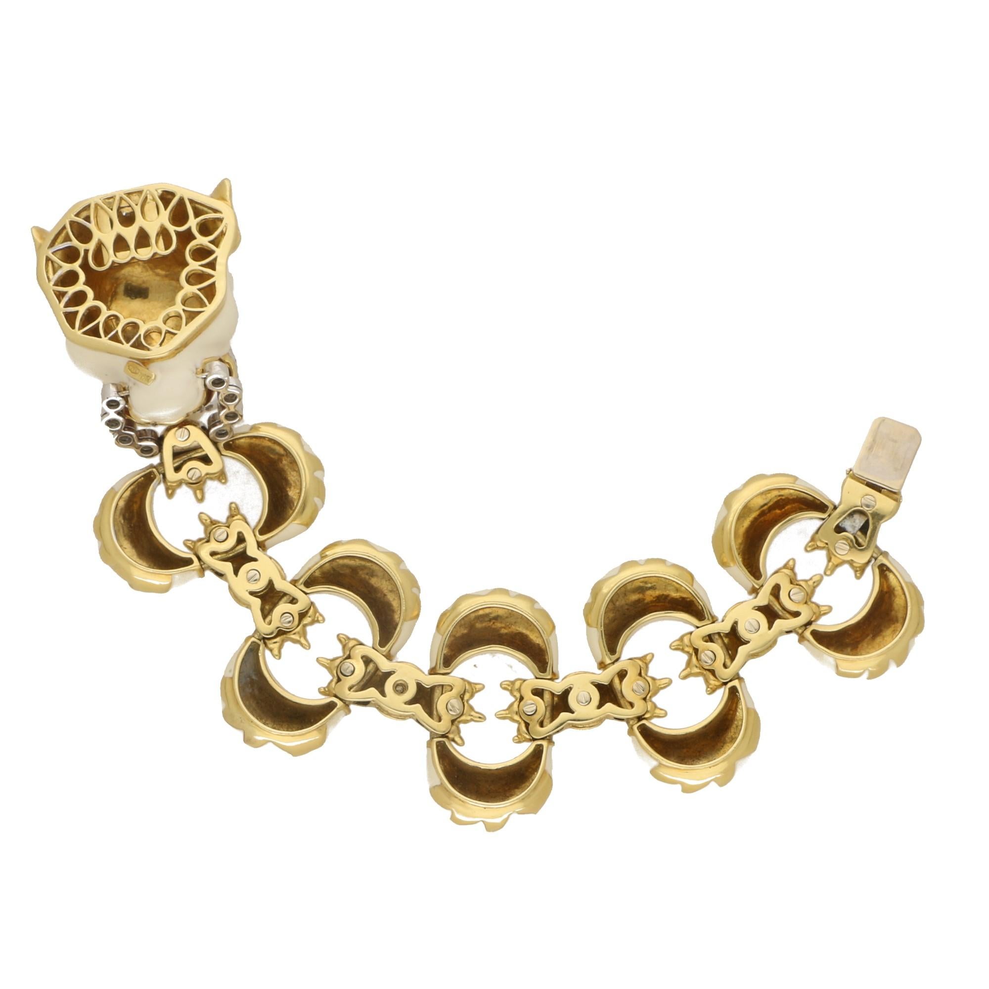 Bracelet tigre italien en or jaune 18 carats serti de diamants et d'émail blanc Bon état - En vente à London, GB