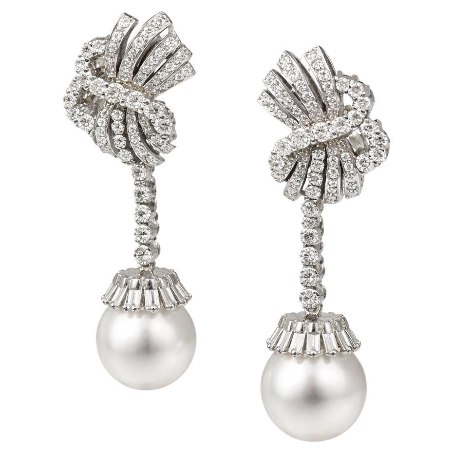 Tropfenohrringe mit italienischem Diamant und australischer Naturperle, um 1985. im Angebot