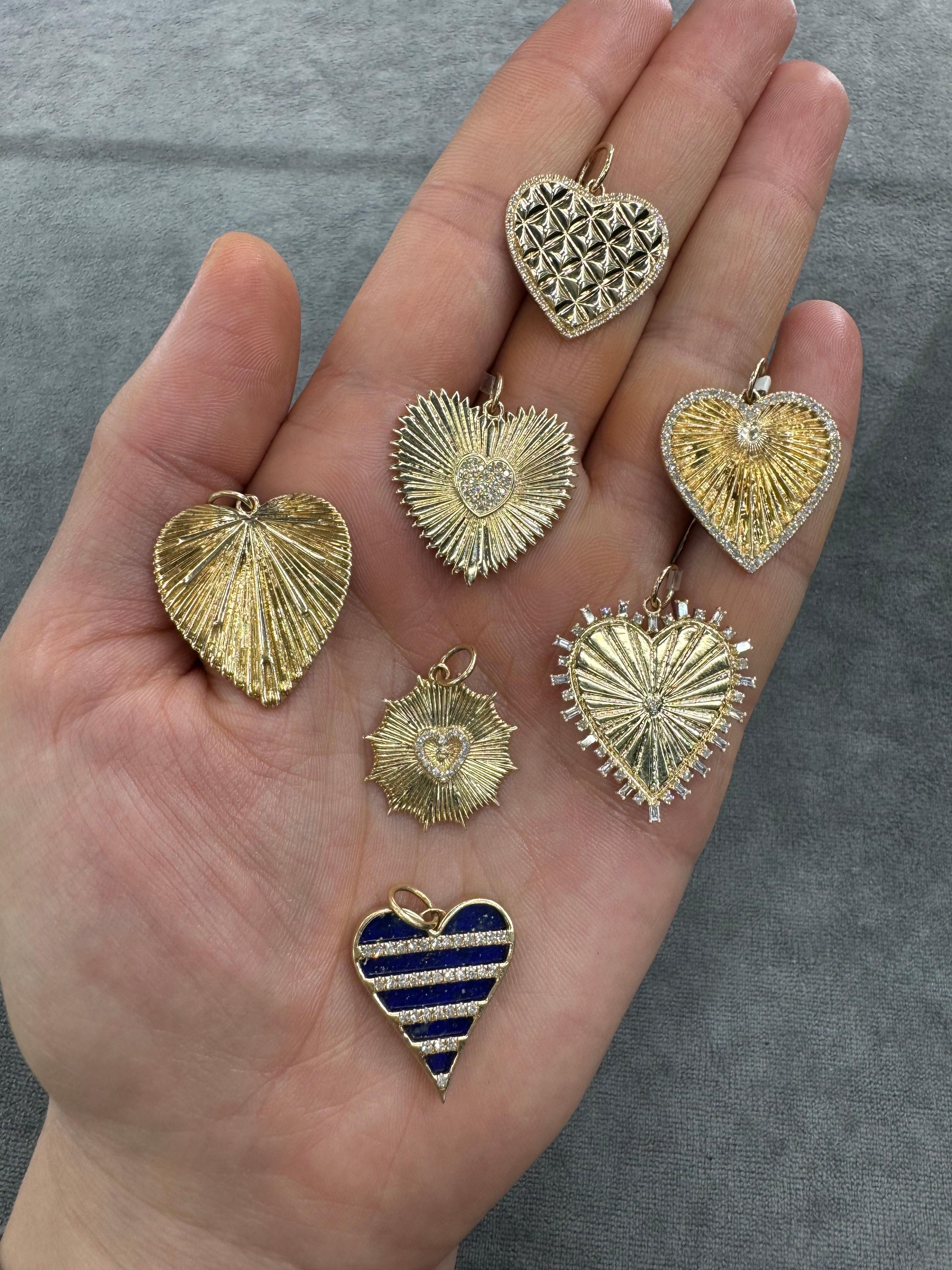 Taille baguette Pendentif en or jaune 14 carats, diamant italien Baguette Rays Heart 0.30 carats en vente