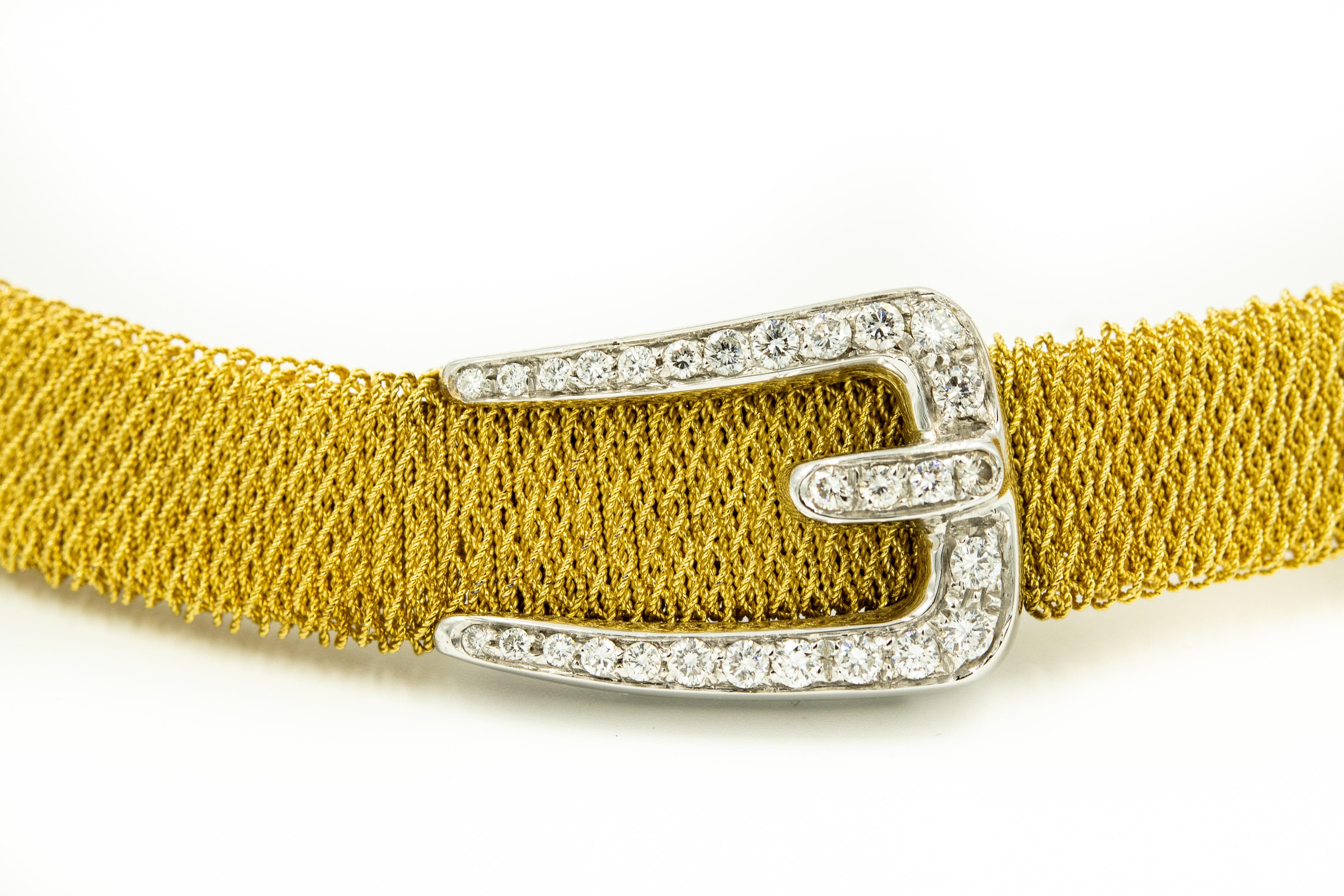 Finely made Italian 18k yellow gold necklace featuring a 1/2