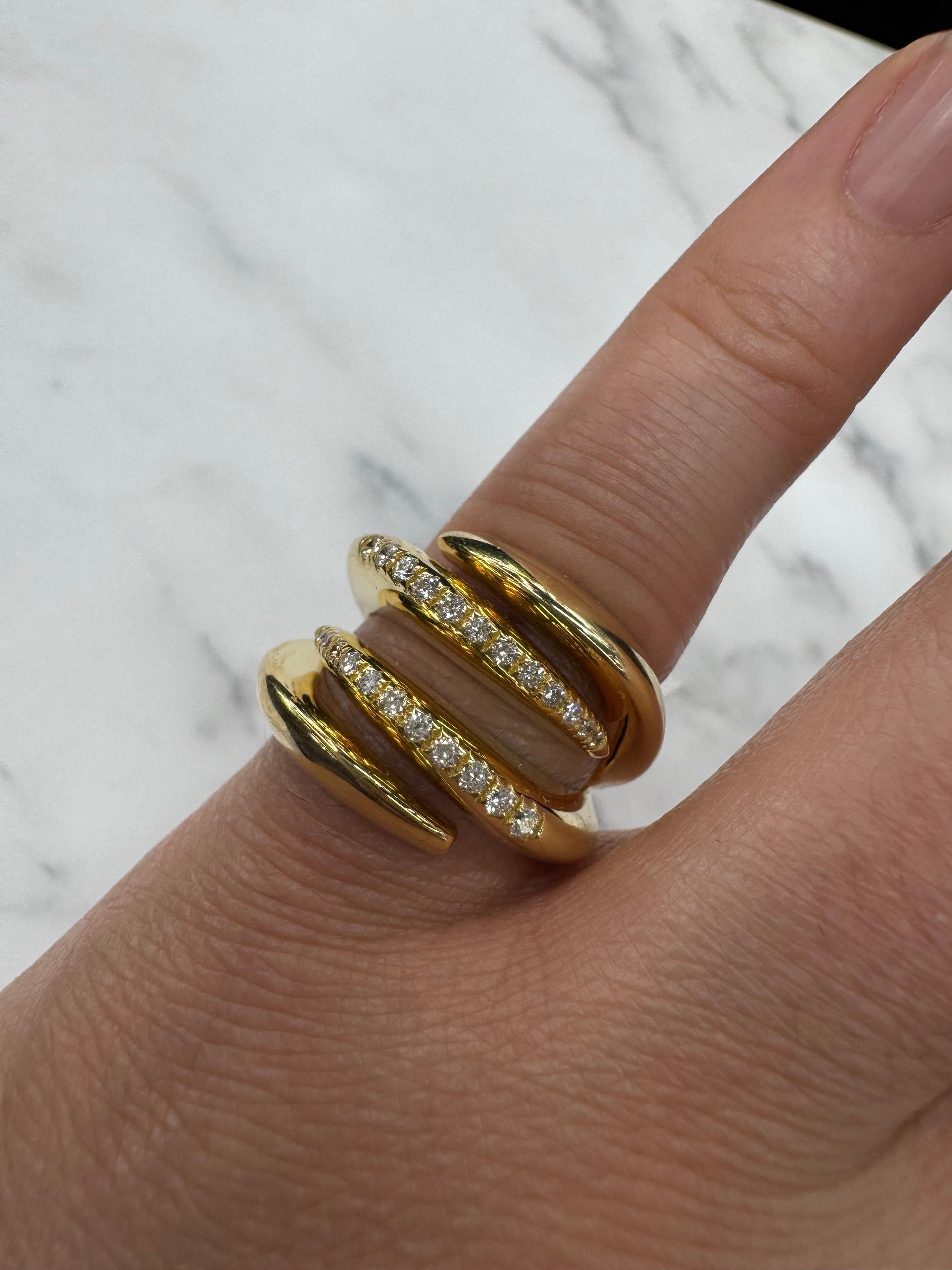 Taille ronde Italian Diamond Claw Nail Band Ring 0.28 Carats F VS1-2 18 Karat Yellow Gold en vente