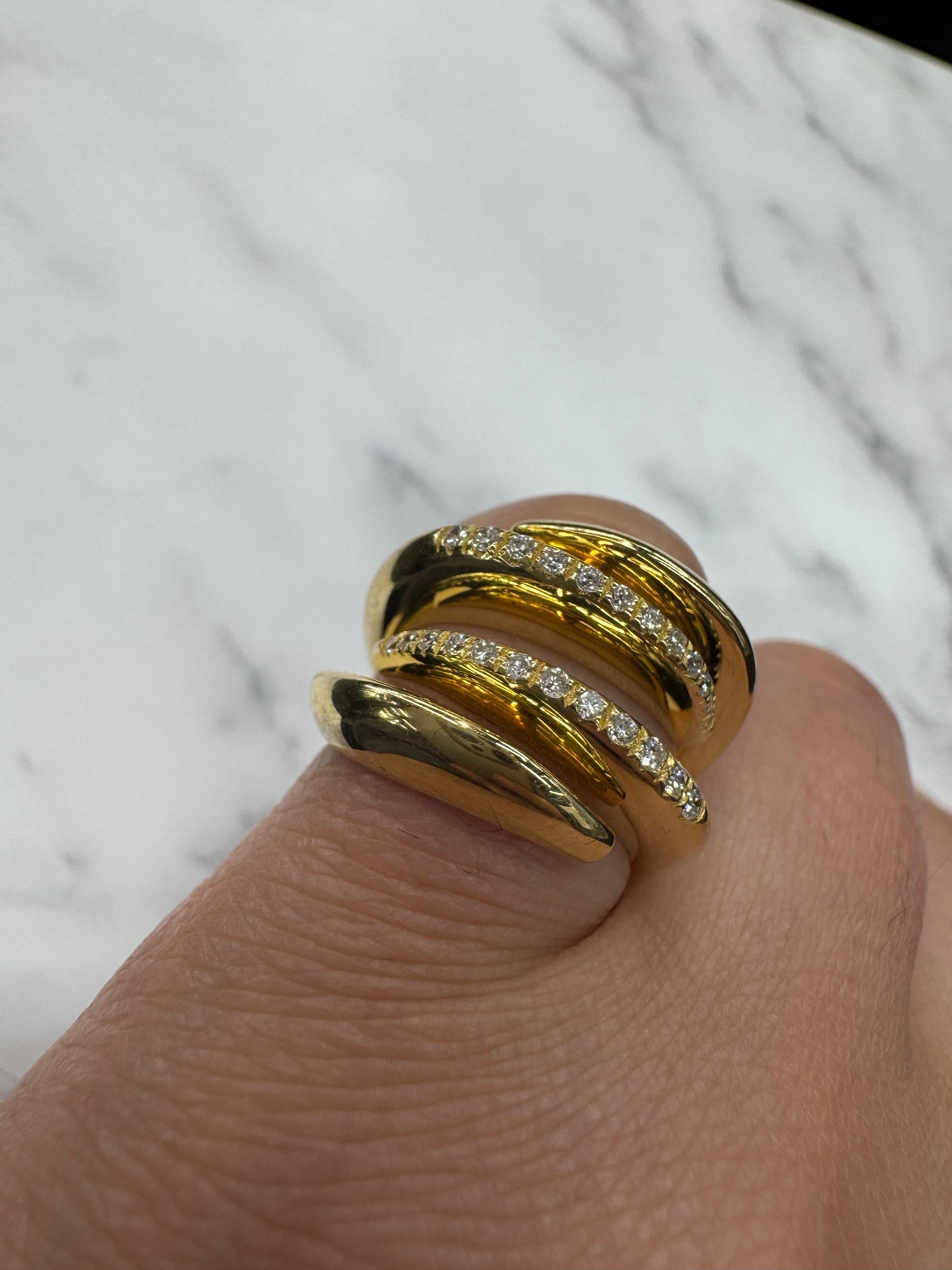 Italian Diamond Claw Nail Band Ring 0.28 Carats F VS1-2 18 Karat Yellow Gold Neuf - En vente à New York, NY