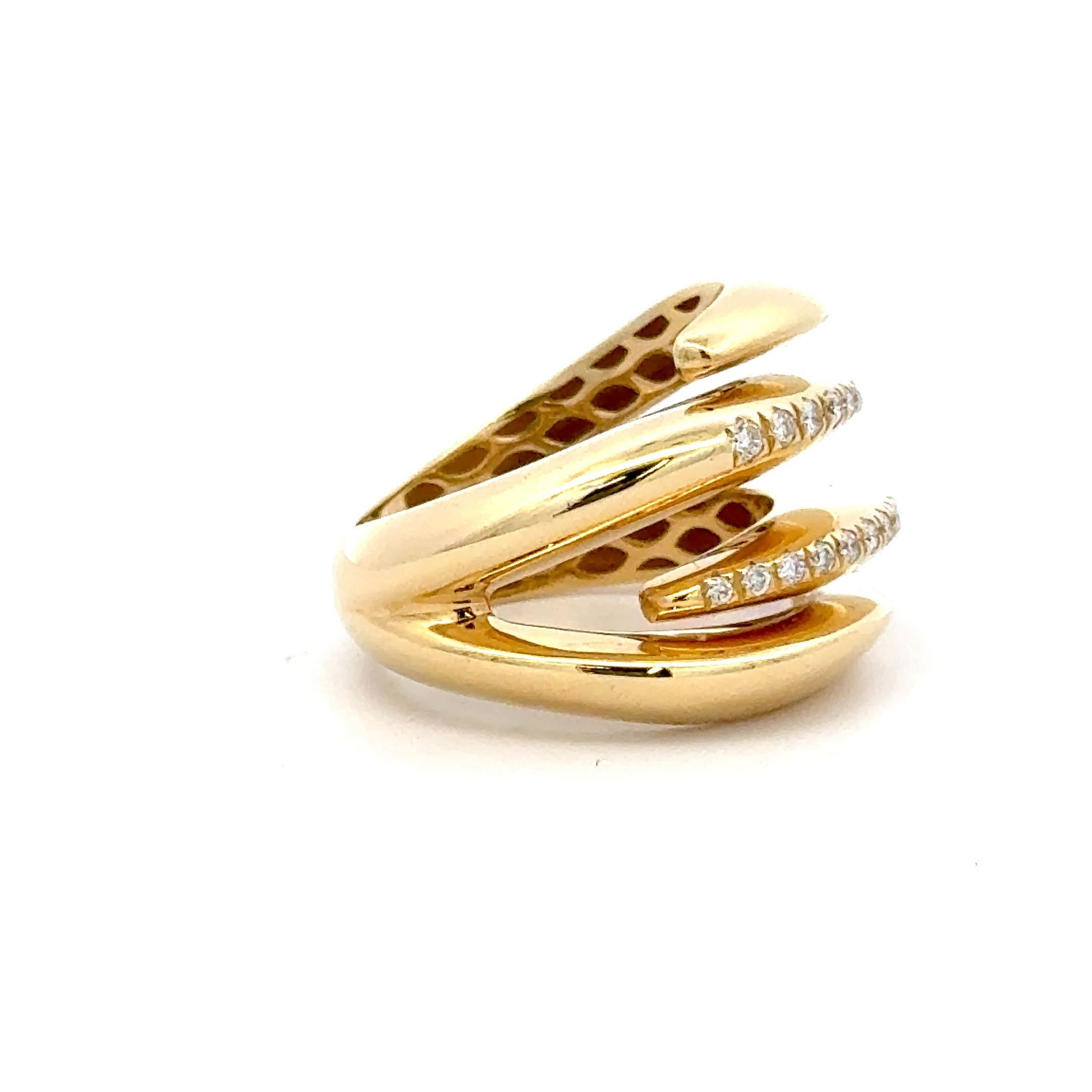 Italian Diamond Claw Nail Band Ring 0.28 Carats F VS1-2 18 Karat Yellow Gold Pour femmes en vente