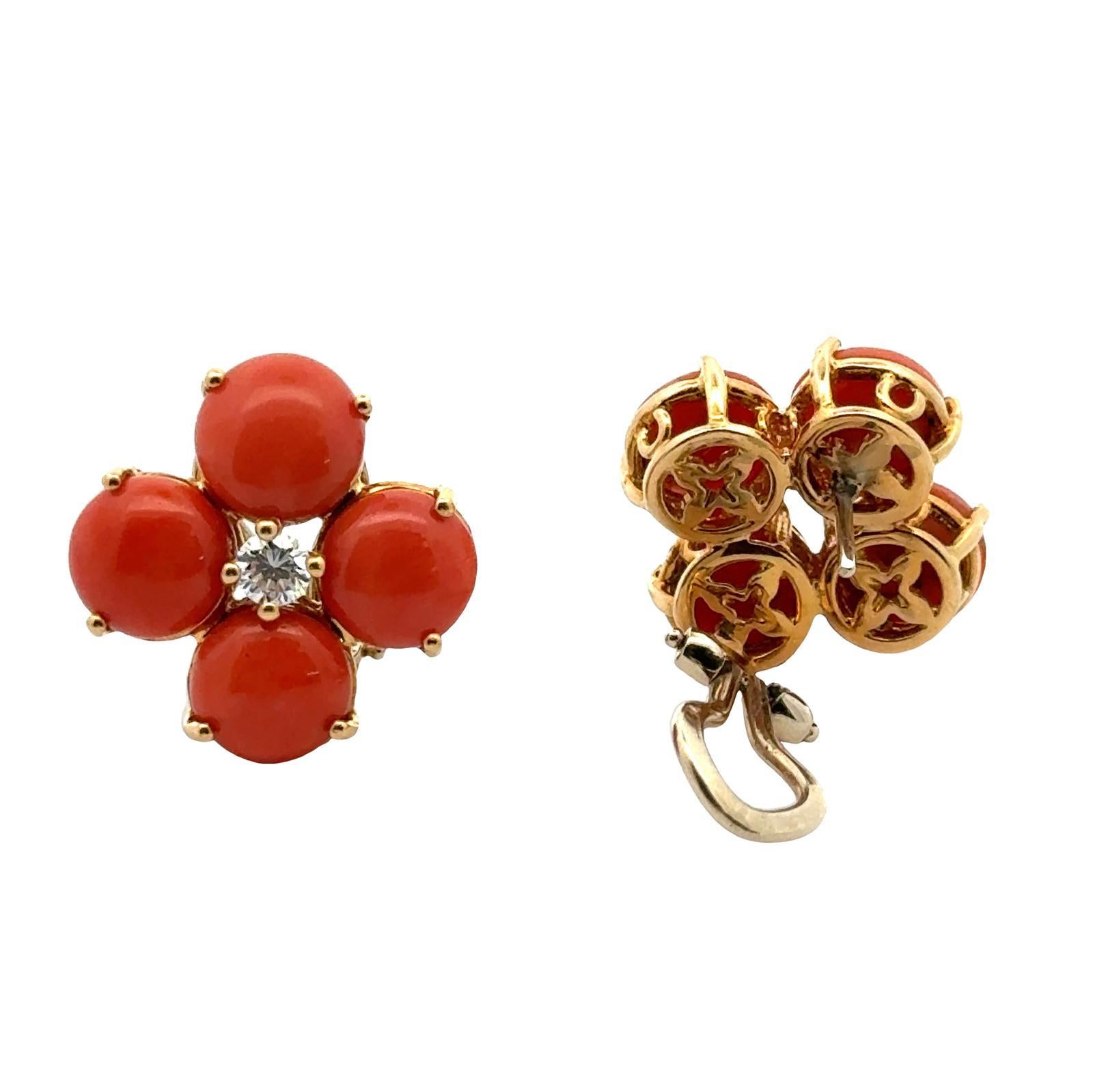 Italian Diamond Coral 18 Karat Yellow Gold Floral Lever-Back Vintage Earrings In Excellent Condition For Sale In Boca Raton, FL