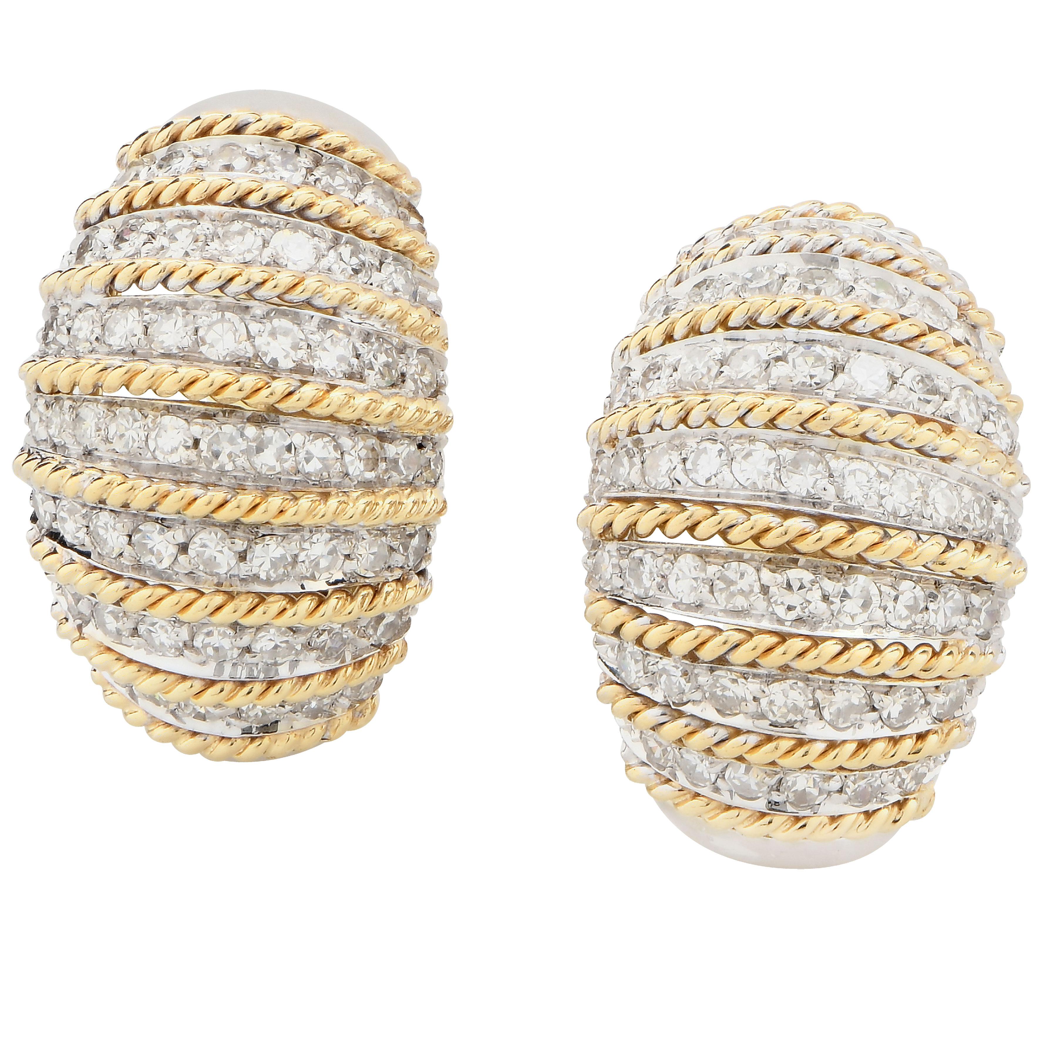Moderne Boucles d'oreilles italiennes en or jaune 18 carats et diamants en vente