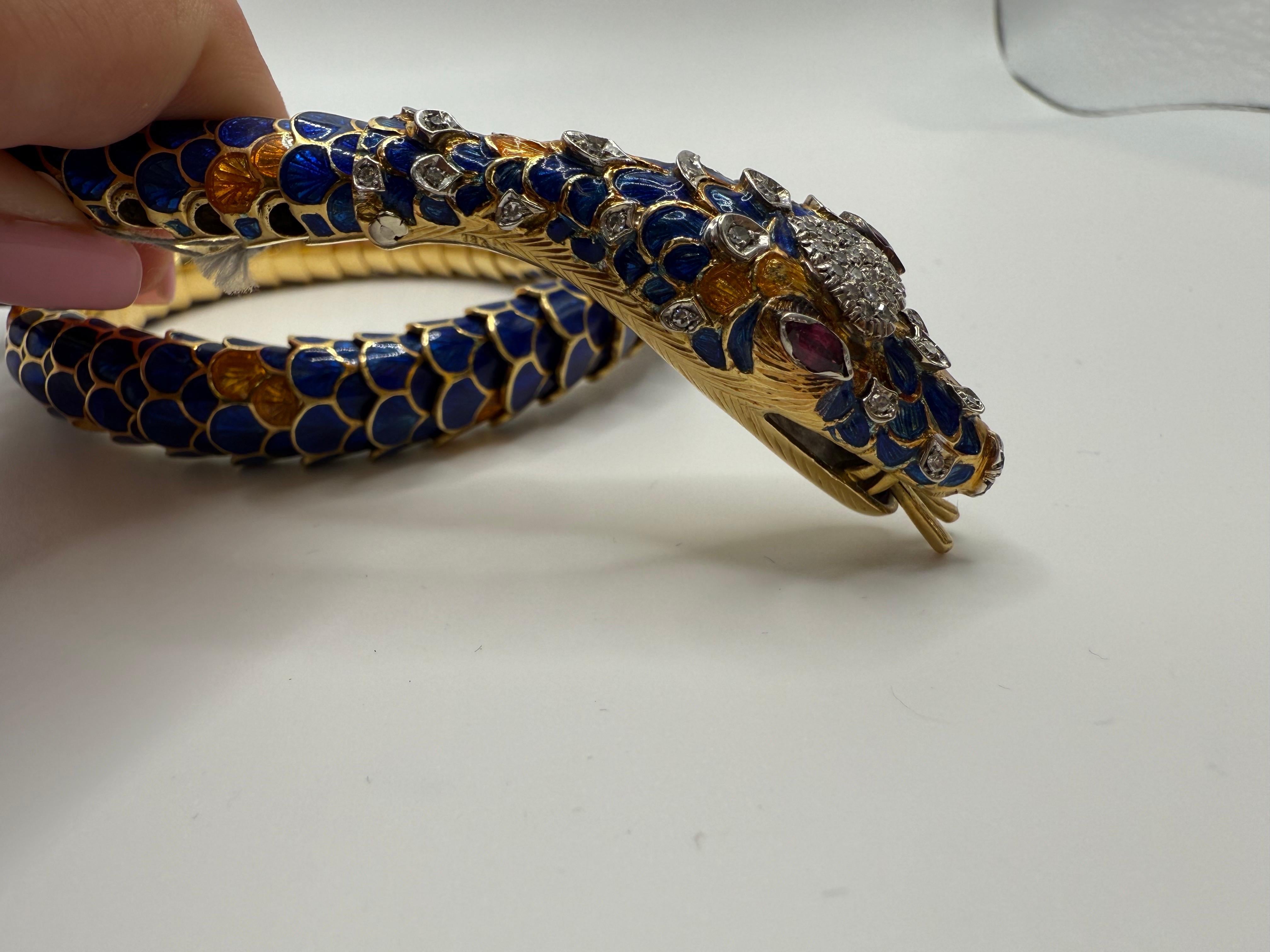 Taglio rotondo Collana italiana con diamanti e smalto in vendita