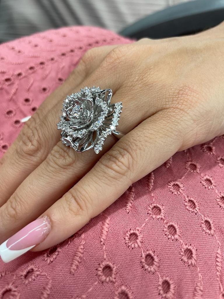 Diamond Flower Cocktail Ring 1.84 Carats 18 Karat White Gold Made in Italy For Sale 2