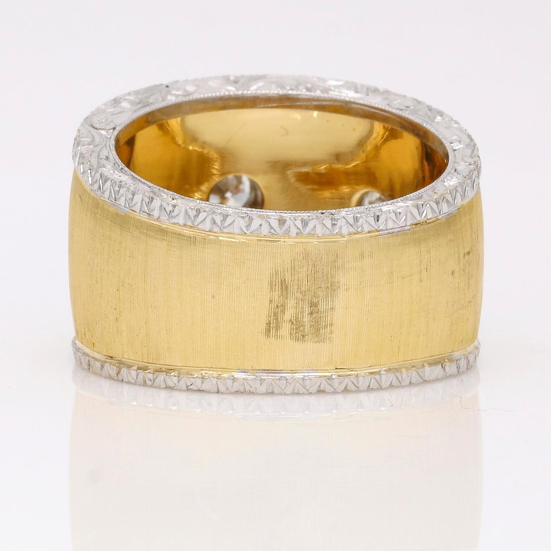 Italian Diamond Florentine Finish Dome Statement Ring in 18k Yellow Gold In Good Condition For Sale In Boca Raton, FL