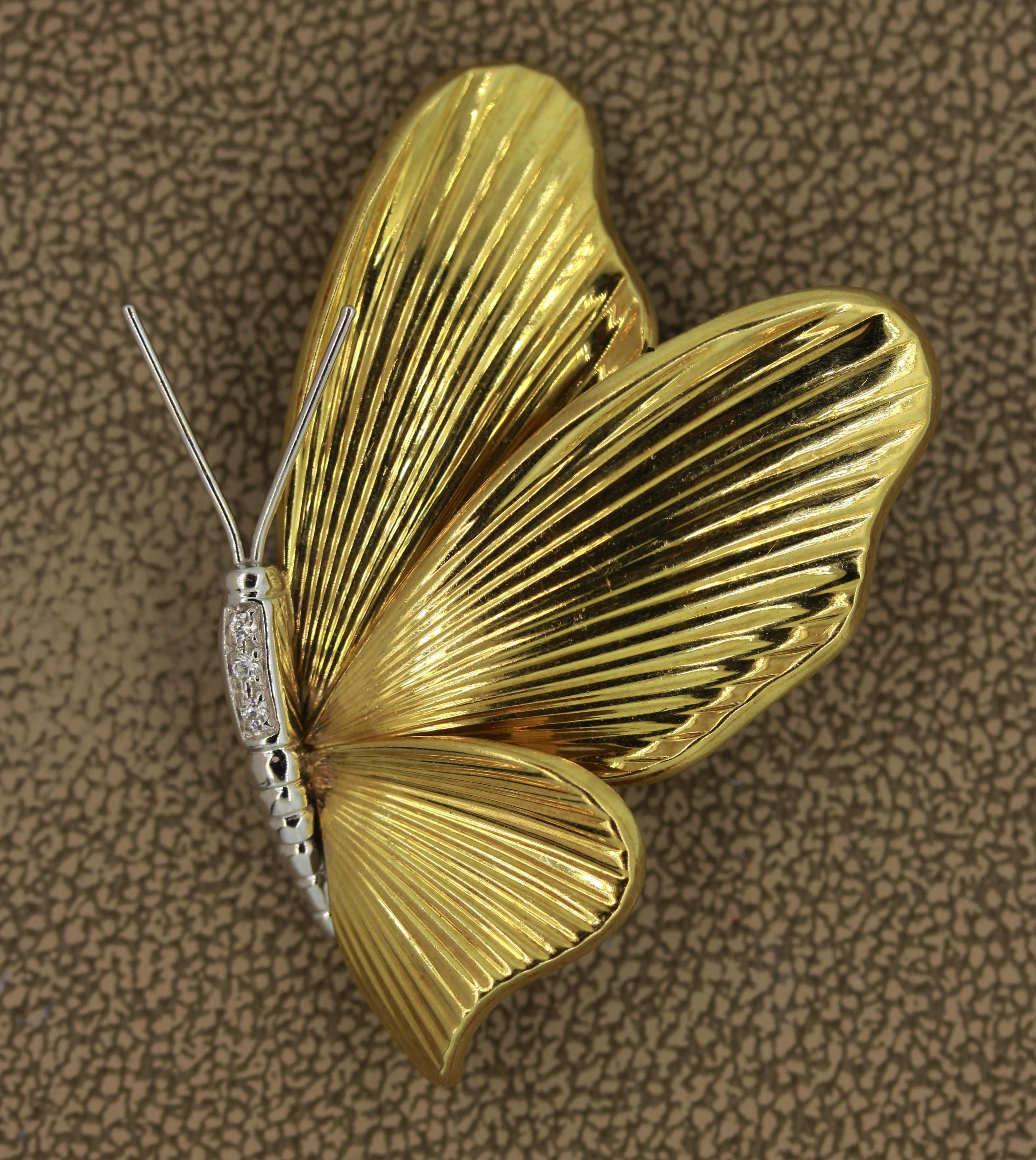 A lovely example of Italian design and craftsmanship. This cute lifelike brooch is made of 18k white and yellow gold and is set with 3 round brilliant cut diamonds. A great addition to any outfit.

Length: 1.9 inches