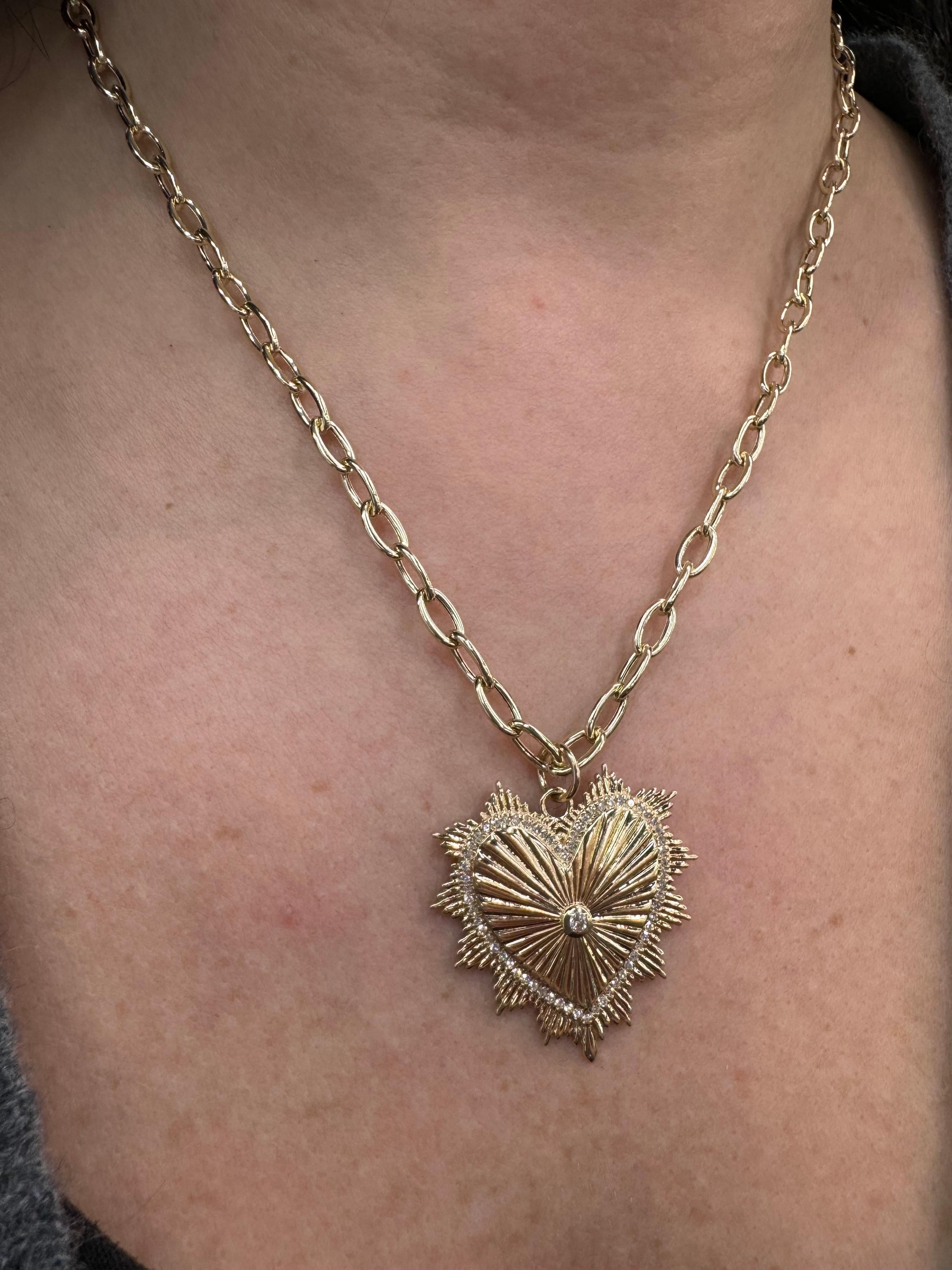 Donna Ciondolo con diamante italiano su collana ovale A Link 18 pollici 9,8 grammi in vendita