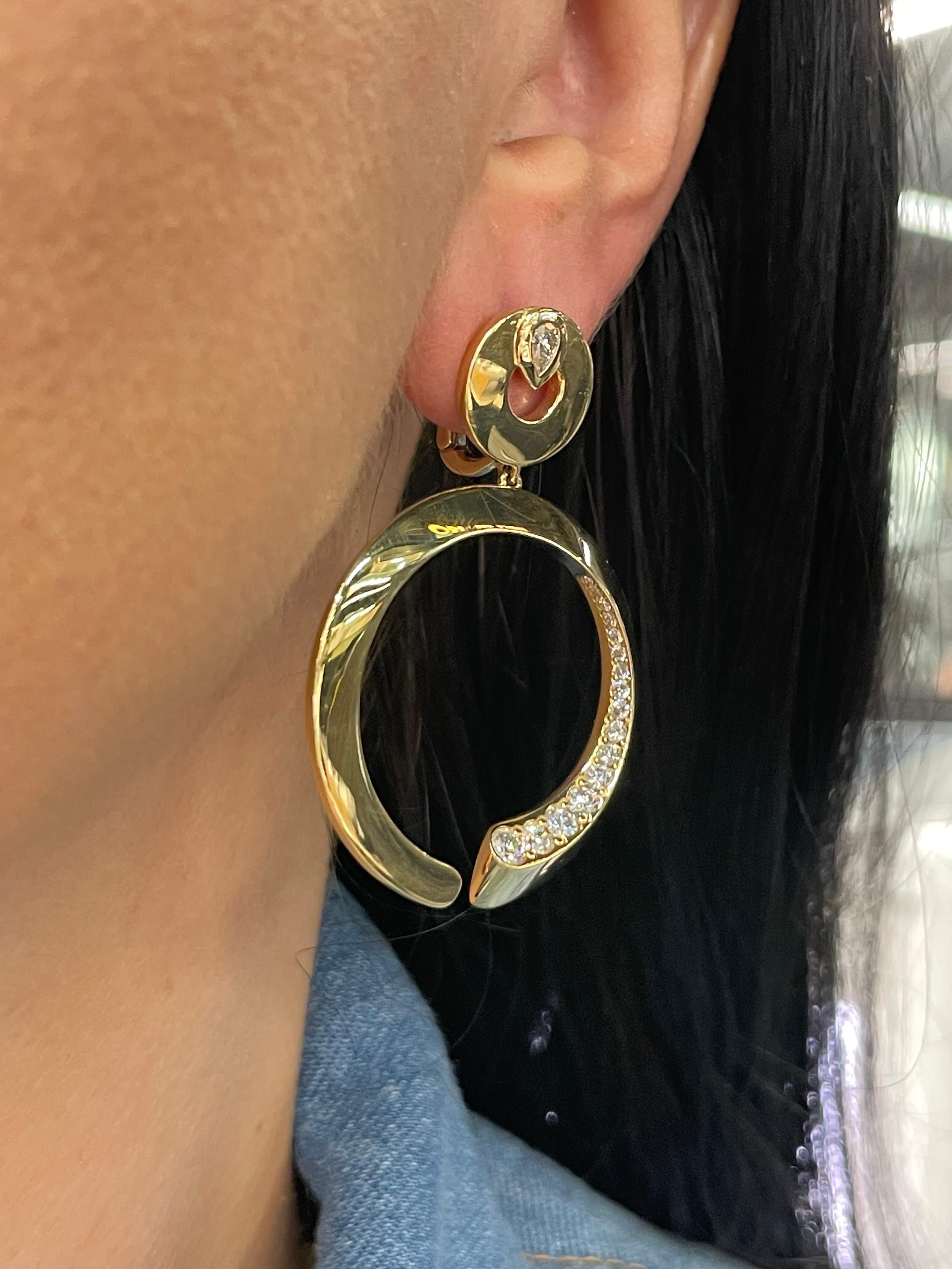 Italian Diamond Hoop Link Drop Earrings 1.20 Carats 18 Karat Yellow Gold F VS For Sale 4