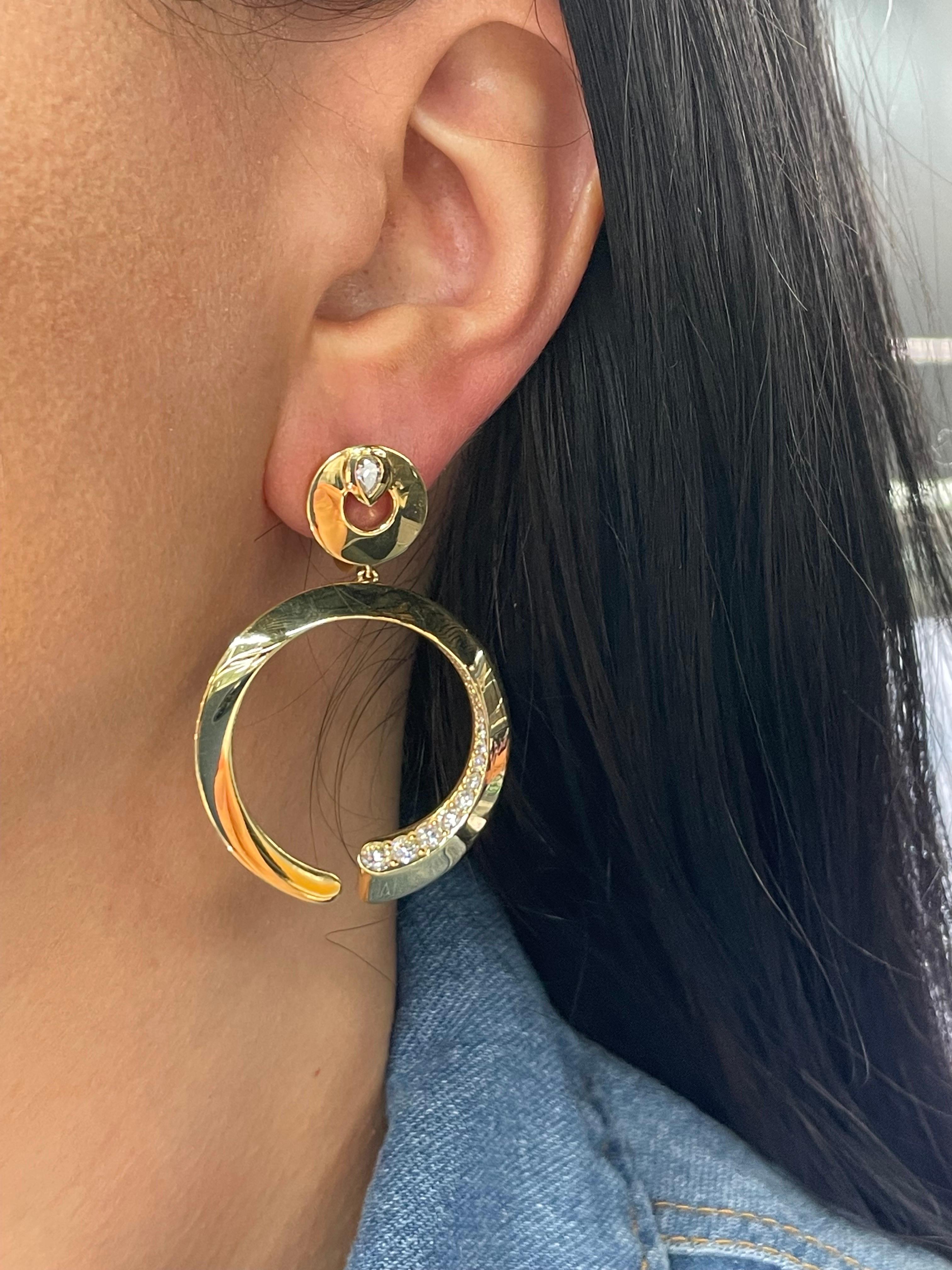 Italian Diamond Hoop Link Drop Earrings 1.20 Carats 18 Karat Yellow Gold F VS For Sale 1