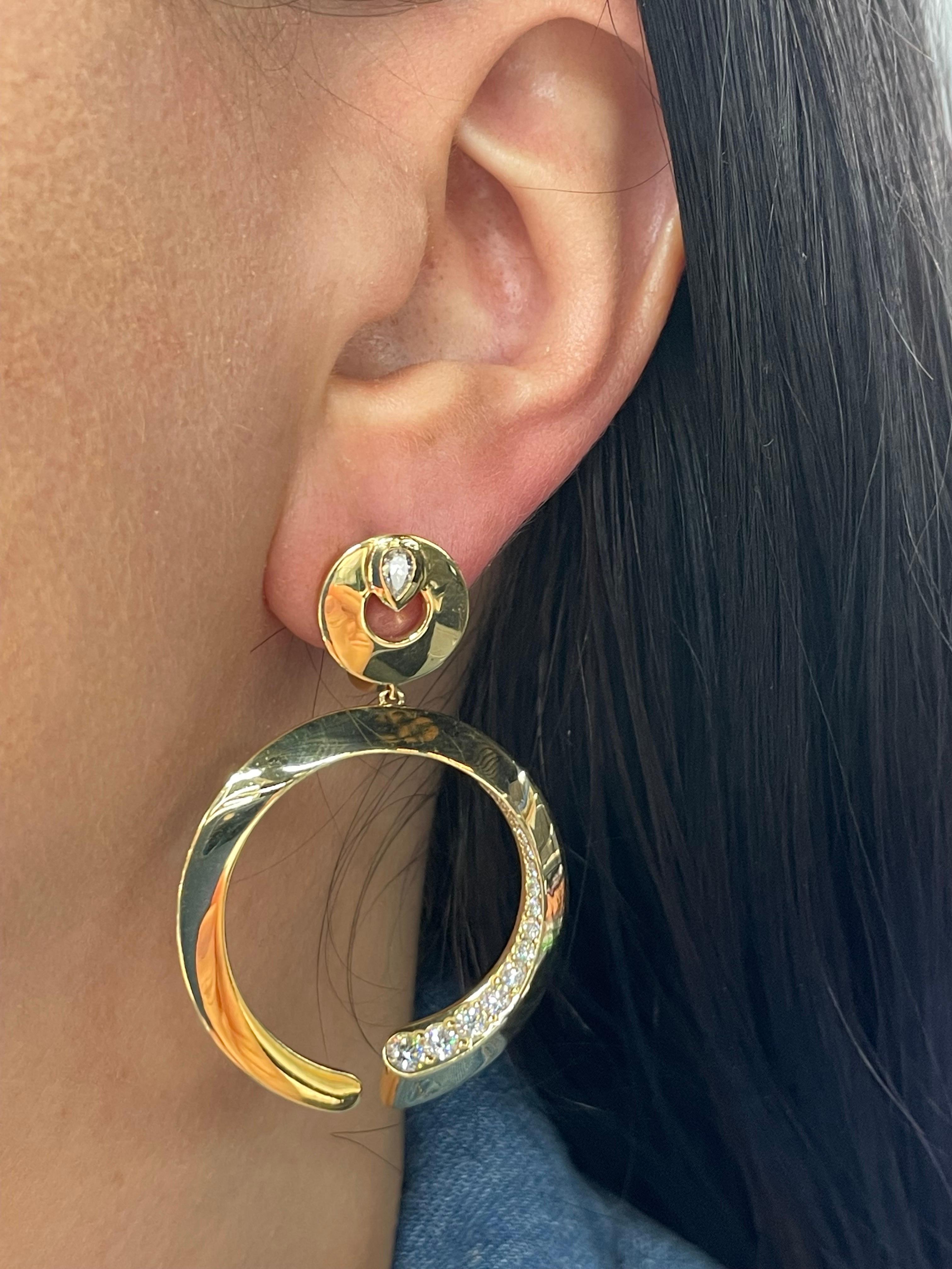Italian Diamond Hoop Link Drop Earrings 1.20 Carats 18 Karat Yellow Gold F VS For Sale 2