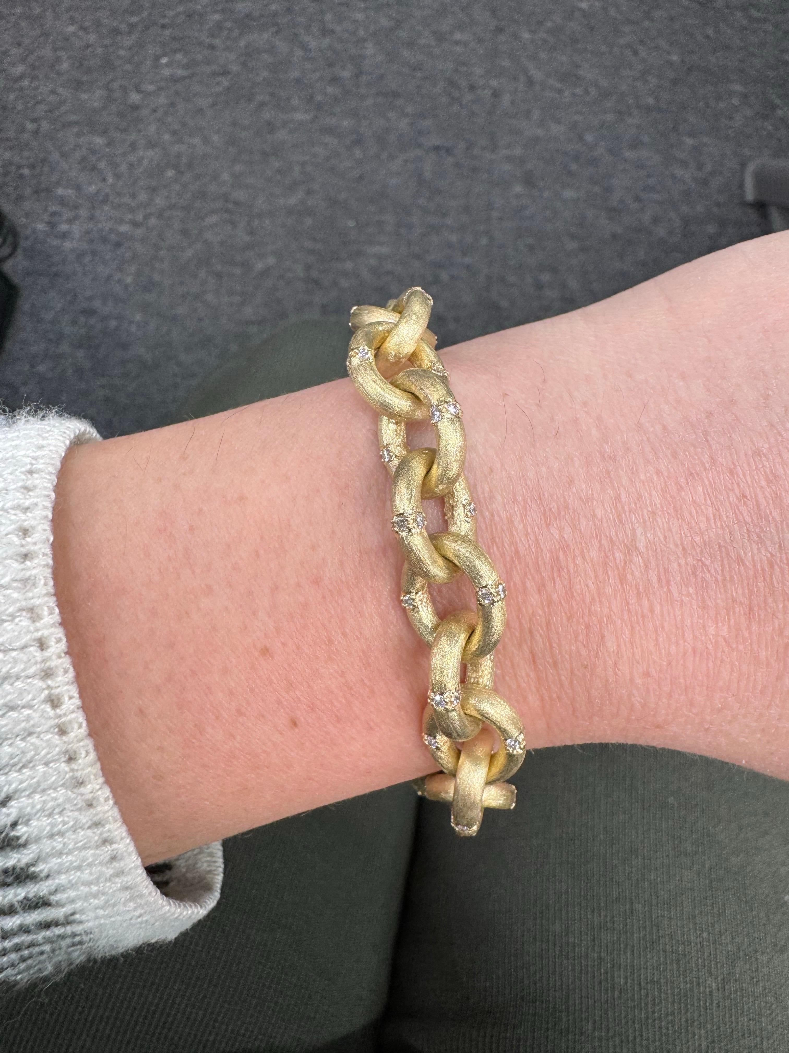 Bracelet italien à maillons en or jaune 14 carats avec diamants ovales de finition mate 1,32 carat Excellent état - En vente à New York, NY
