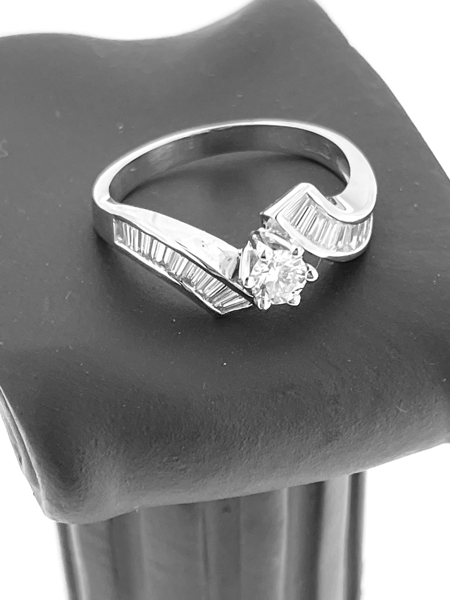 Italian Diamond Ring 18 karat White Gold In Good Condition For Sale In Esch-Sur-Alzette, LU