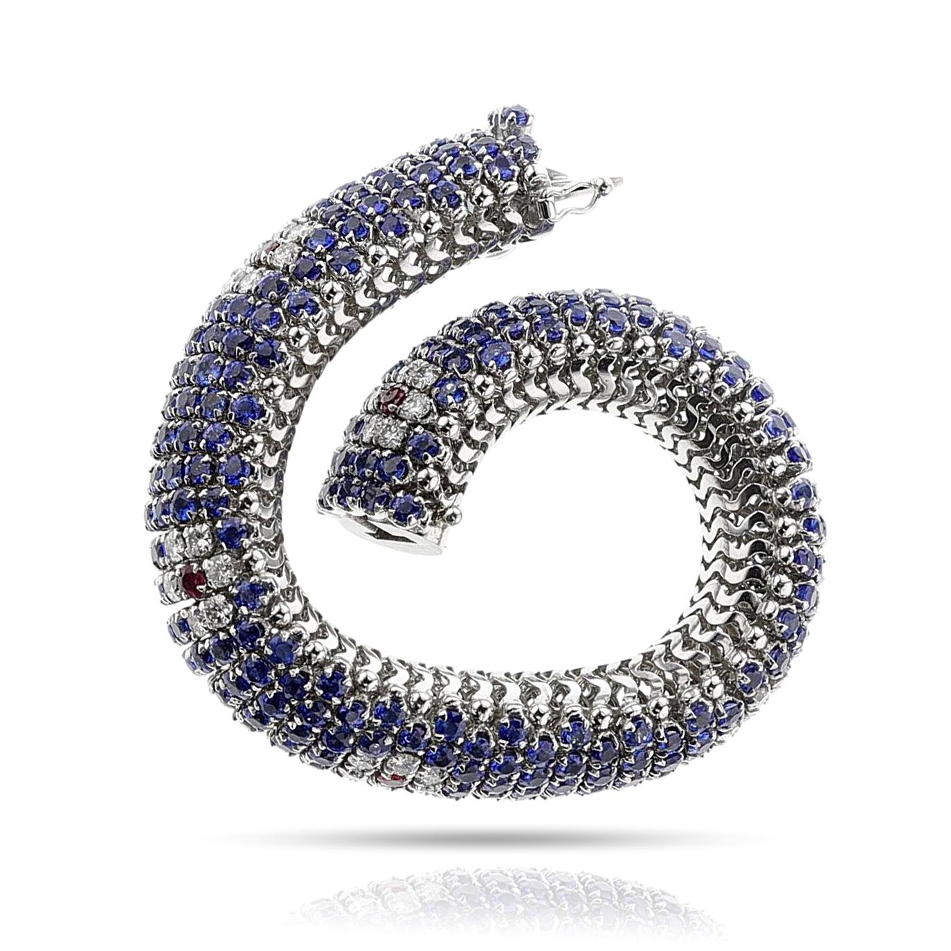 Taille ronde Bracelet italien bombé en diamants, rubis et saphirs, 18 carats en vente