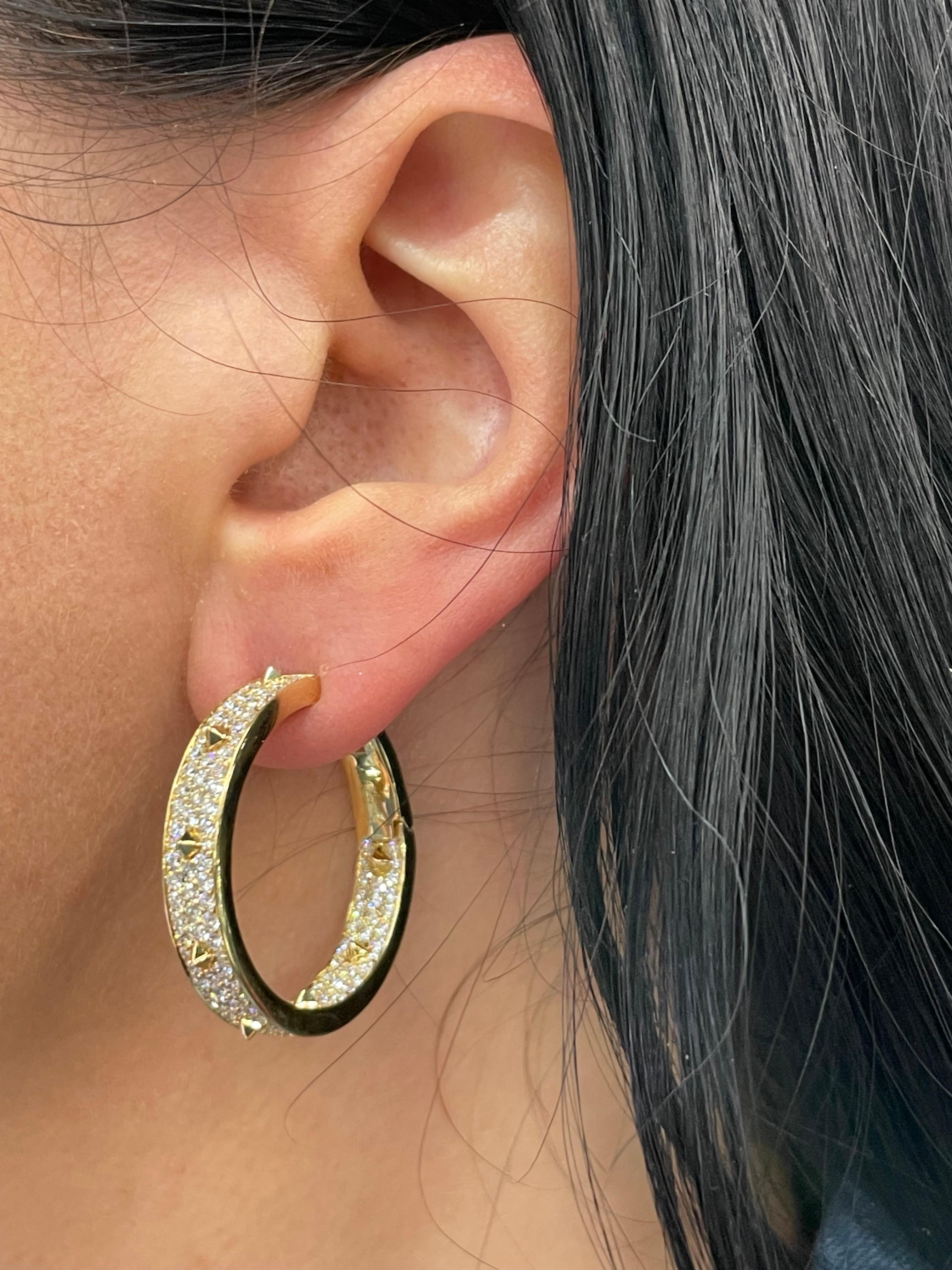 Women's Italian Diamond Spike Hoop Earrings 2.60 Carats 18 Karat Yellow Gold F VS For Sale
