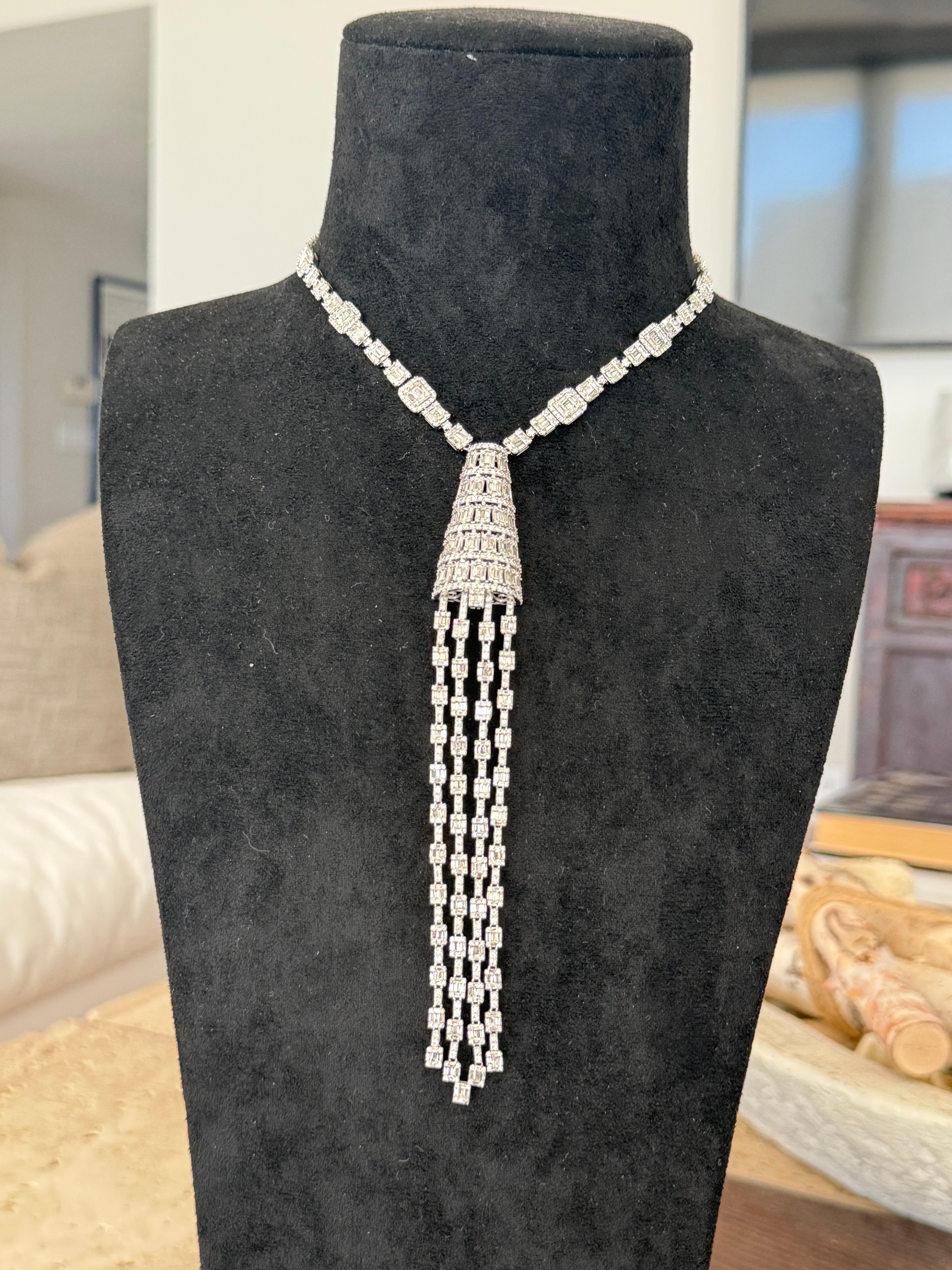 Collier italien à pompon en or blanc 14 carats, 18,75 ct, Circa 1980 en vente 5