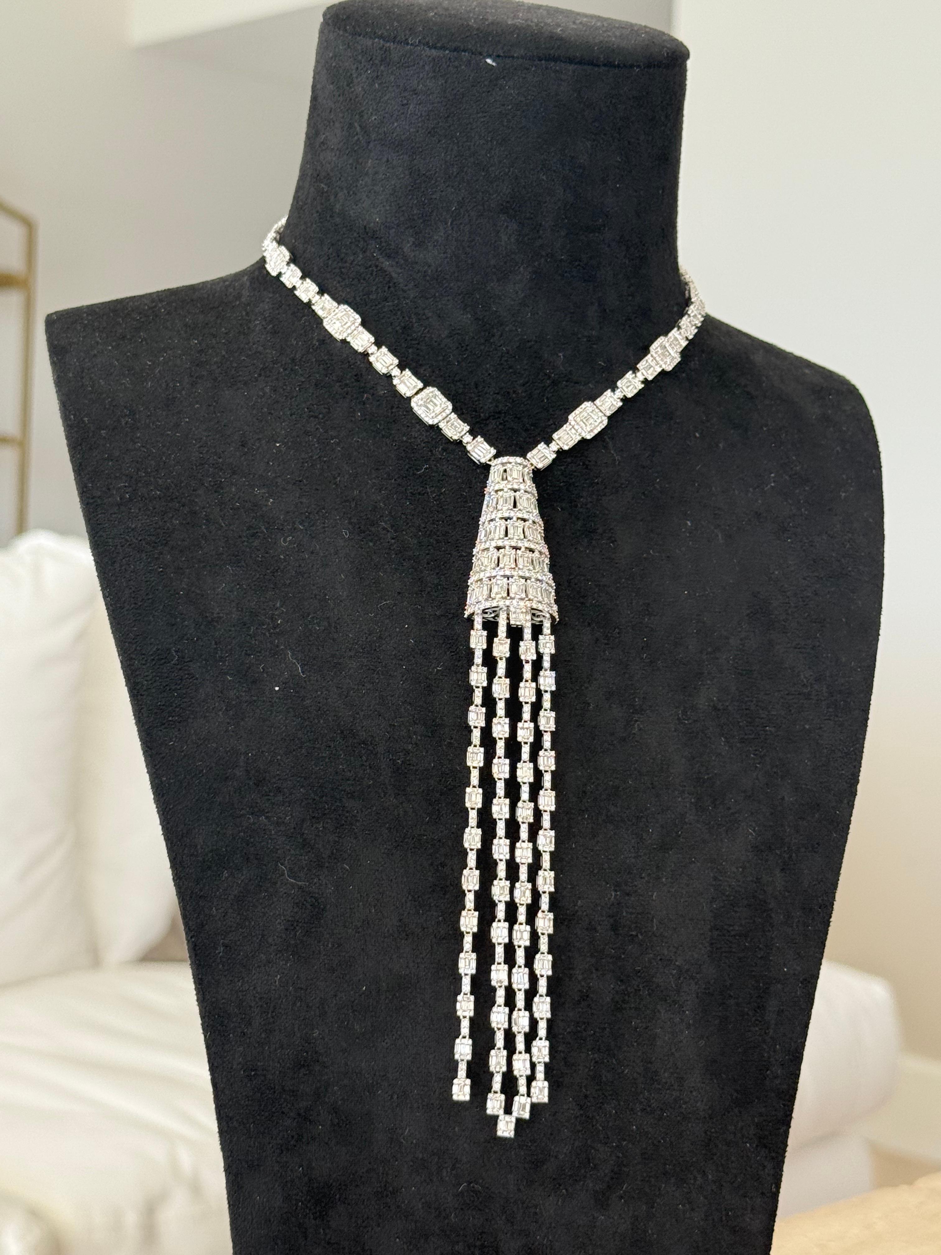 Collier italien à pompon en or blanc 14 carats, 18,75 ct, Circa 1980 en vente 2