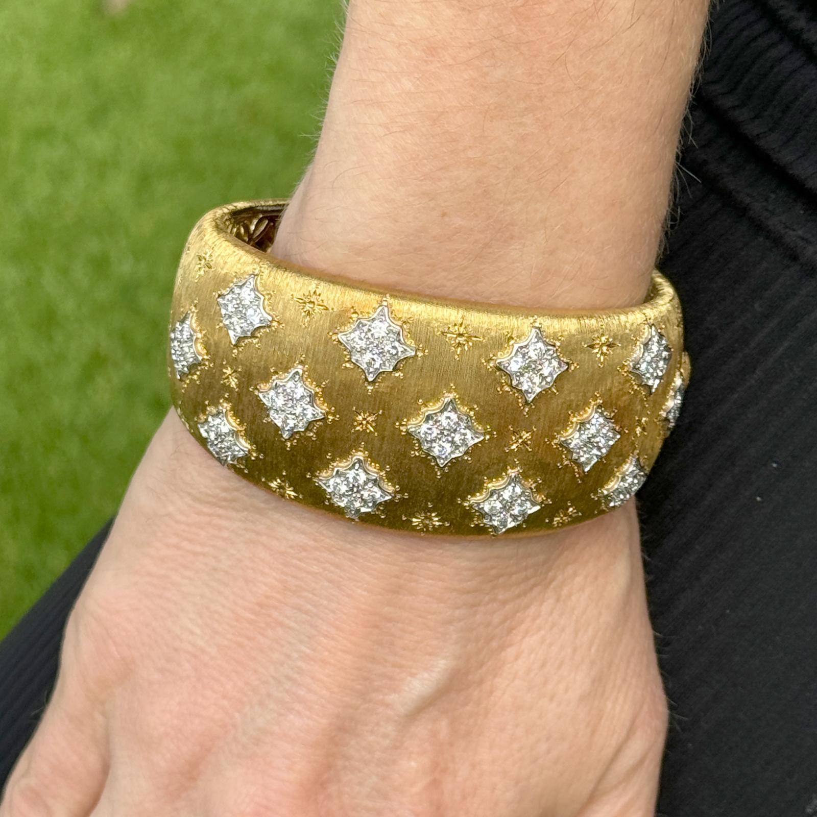 Modern Italian Diamond Textured 18 Karat Two Tone Gold Wide Hinged Bangle Bracelet