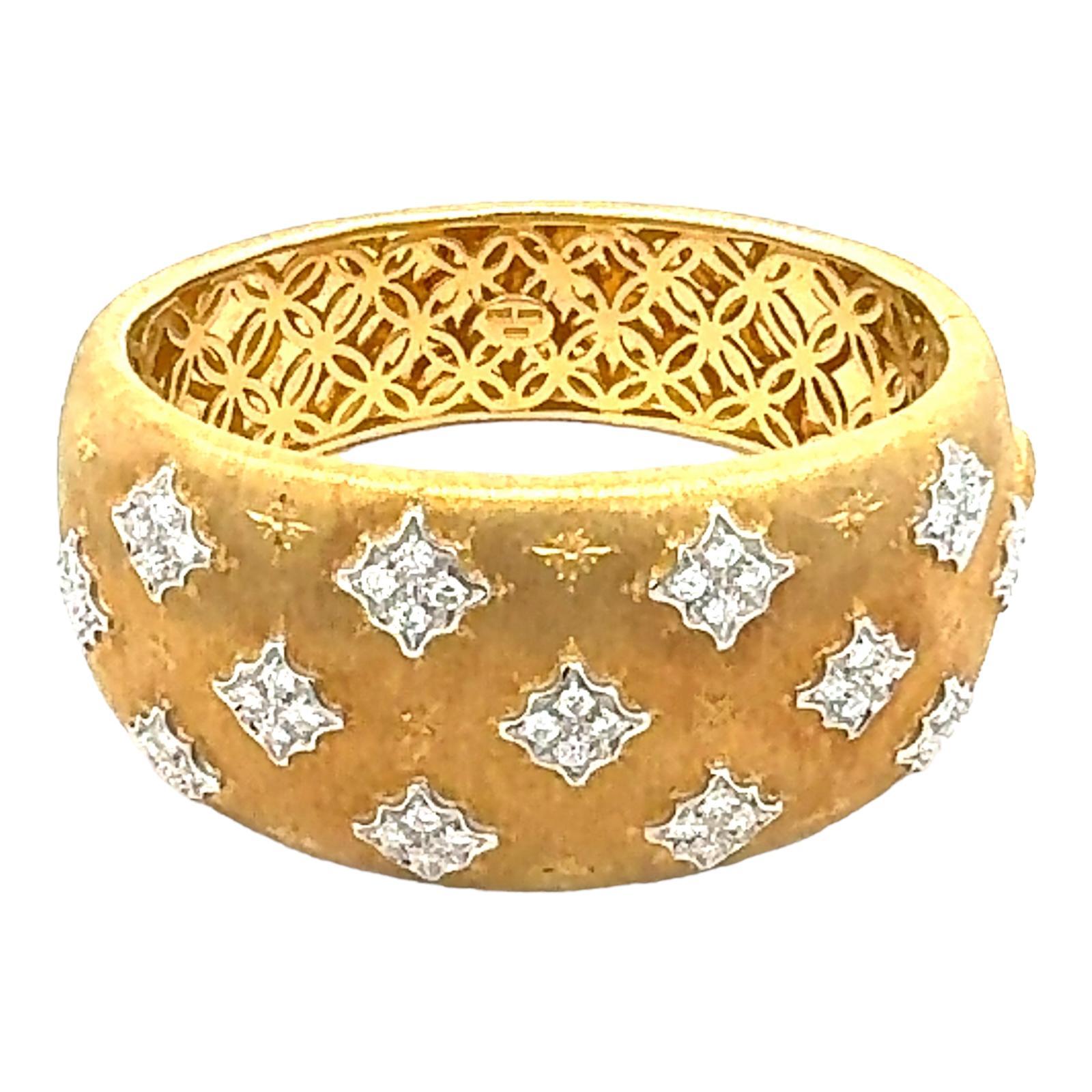 Round Cut Italian Diamond Textured 18 Karat Two Tone Gold Wide Hinged Bangle Bracelet