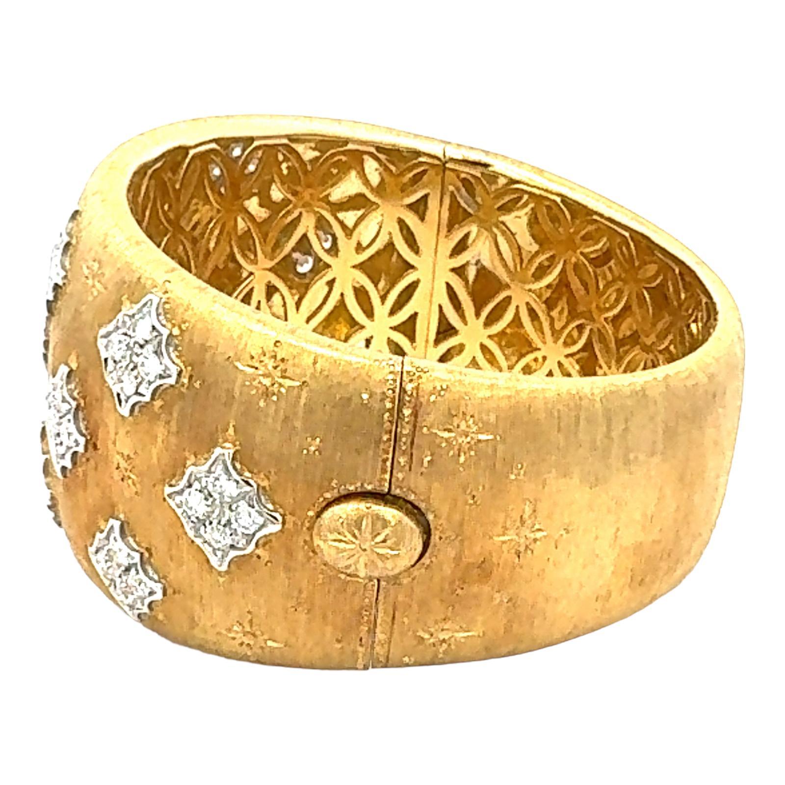 Italian Diamond Textured 18 Karat Two Tone Gold Wide Hinged Bangle Bracelet 2