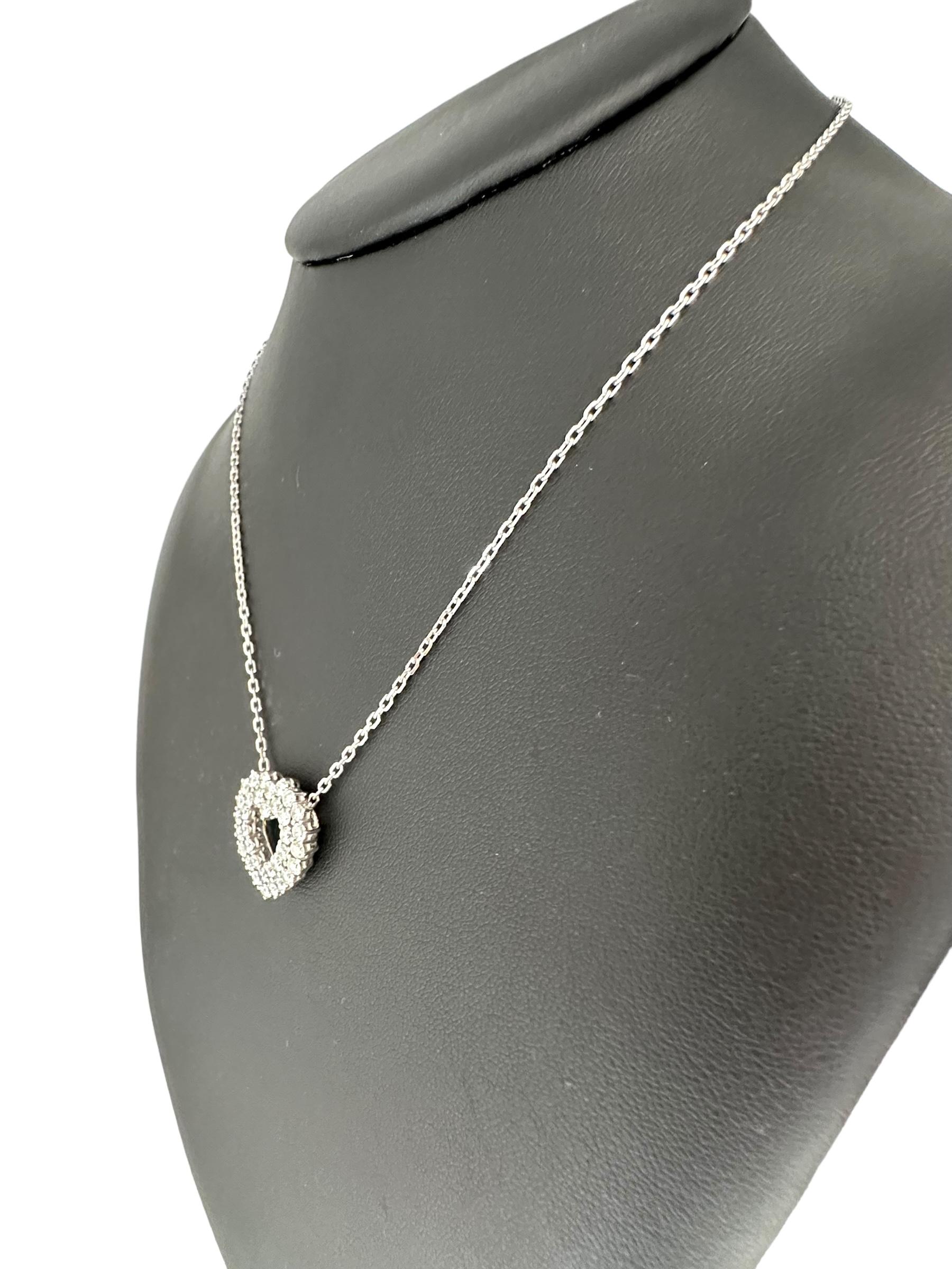 Italian Diamonds Heart Necklace 18 karat White Gold For Sale 1