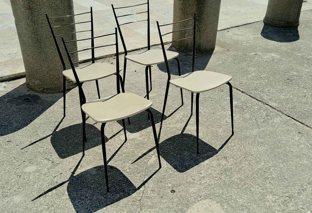 Mid-Century Modern  Italian Ding Room Chairs Attributed to Ico Parisi and Paolo di Poli  For Sale