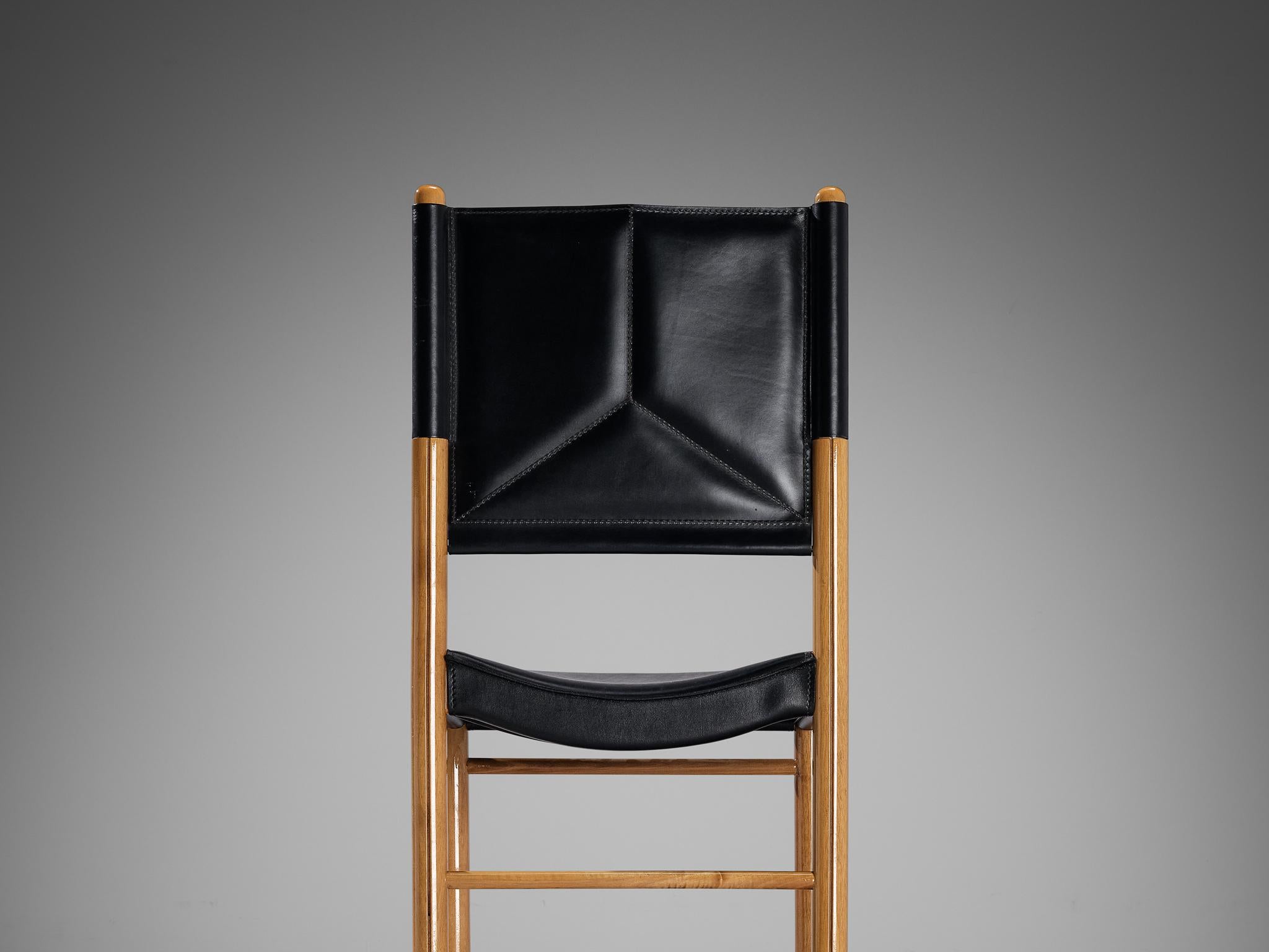 Mid-Century Modern Italian Dining Chair in Black Leather and Walnut For Sale