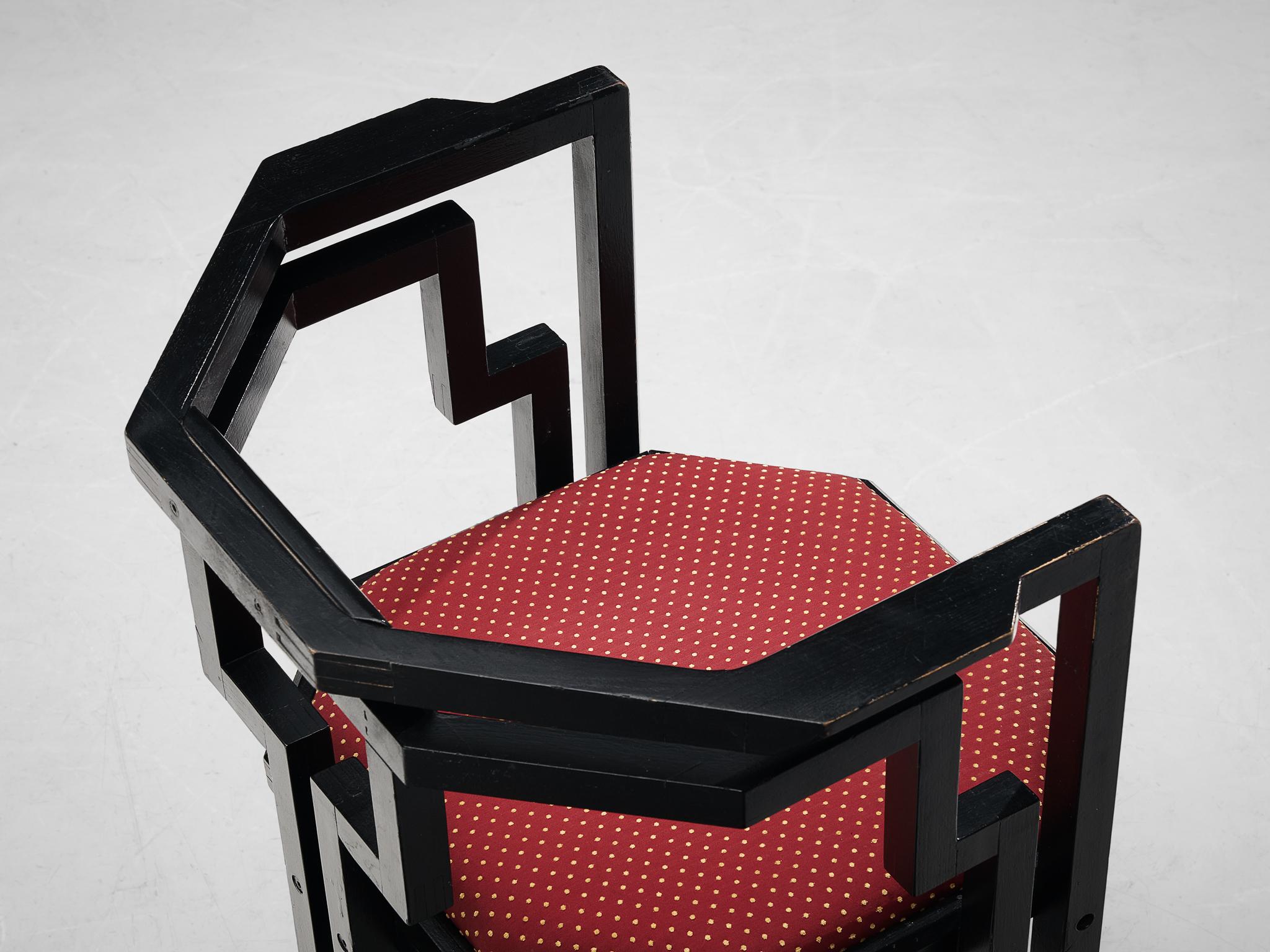 Tissu Chaise de salle à manger italienne en chêne et tissu rouge vif  en vente