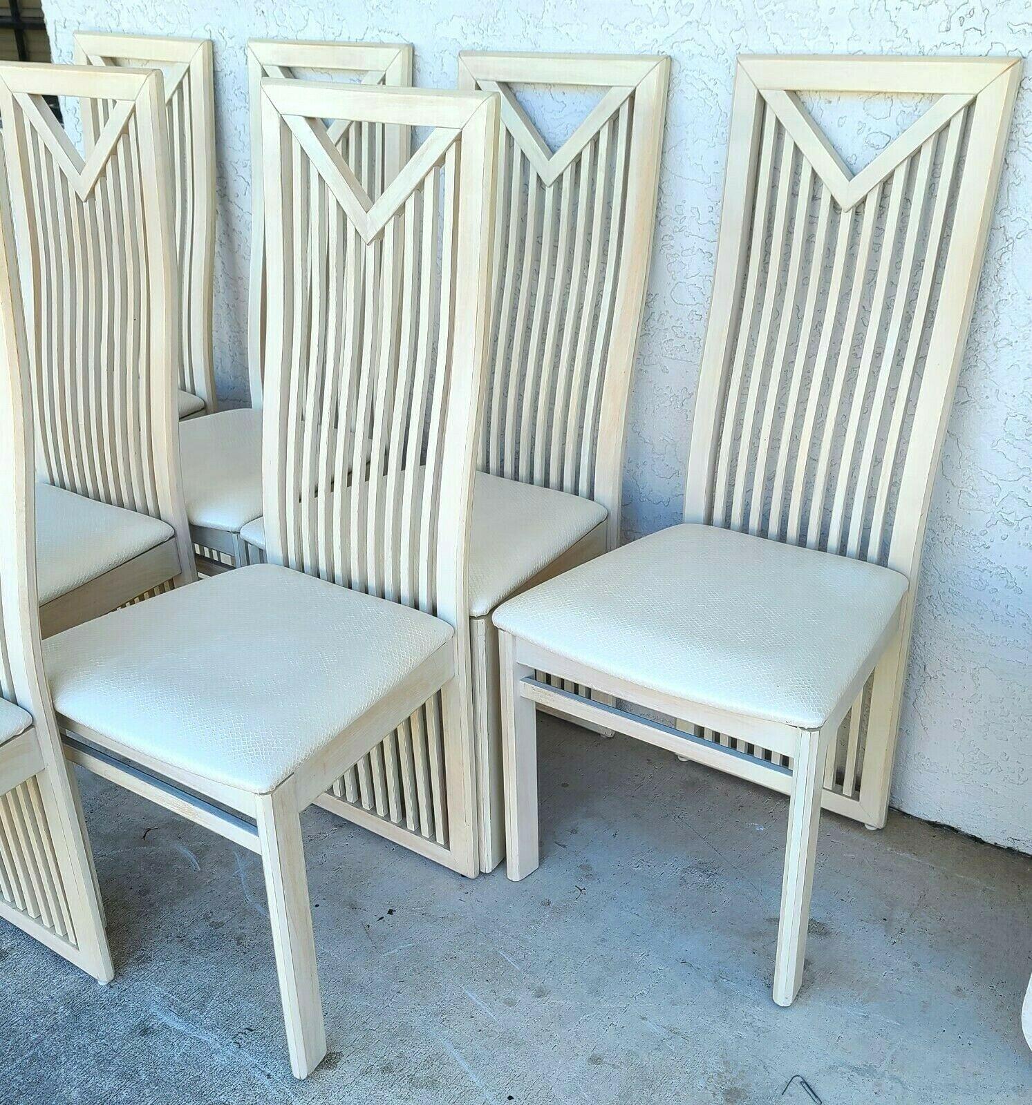 Offrant l'une de nos récentes acquisitions de meubles fins Palm Beach Estate de A 
Ensemble de 7 chaises de salle à manger italiennes par S.p.A. Tonon 
Finition en bois clair et sièges en vinyle gaufré résistant aux taches.

Mesures