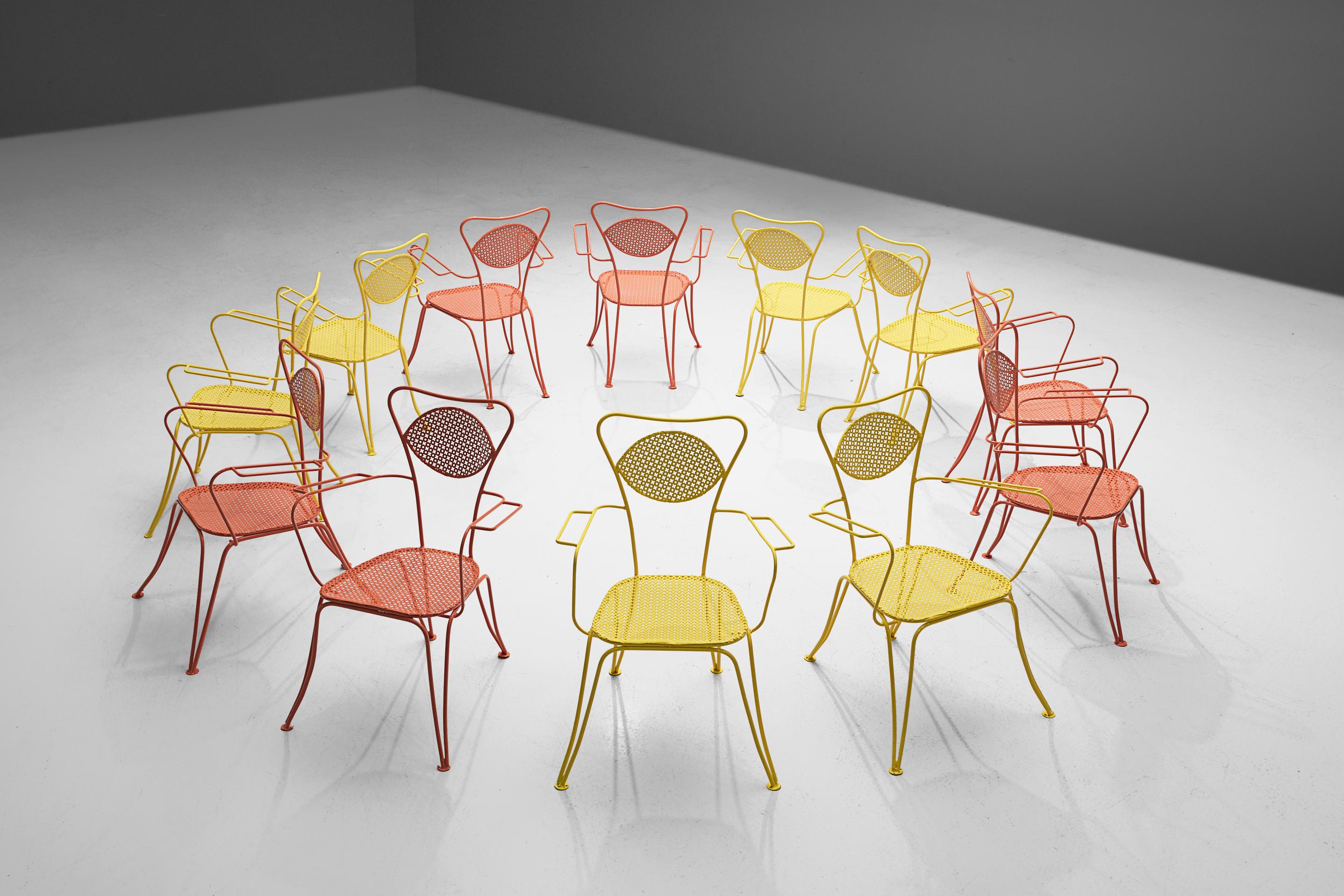 Esszimmerstühle oder Stühle für den Außenbereich, lackiertes Metall, Italien, 1960er Jahre

Wunderbar luftige Terrassen- oder Esszimmerstühle aus verschiedenfarbigem Metall. Was diese Stühle so leicht erscheinen lässt, sind die dünnen Linien des