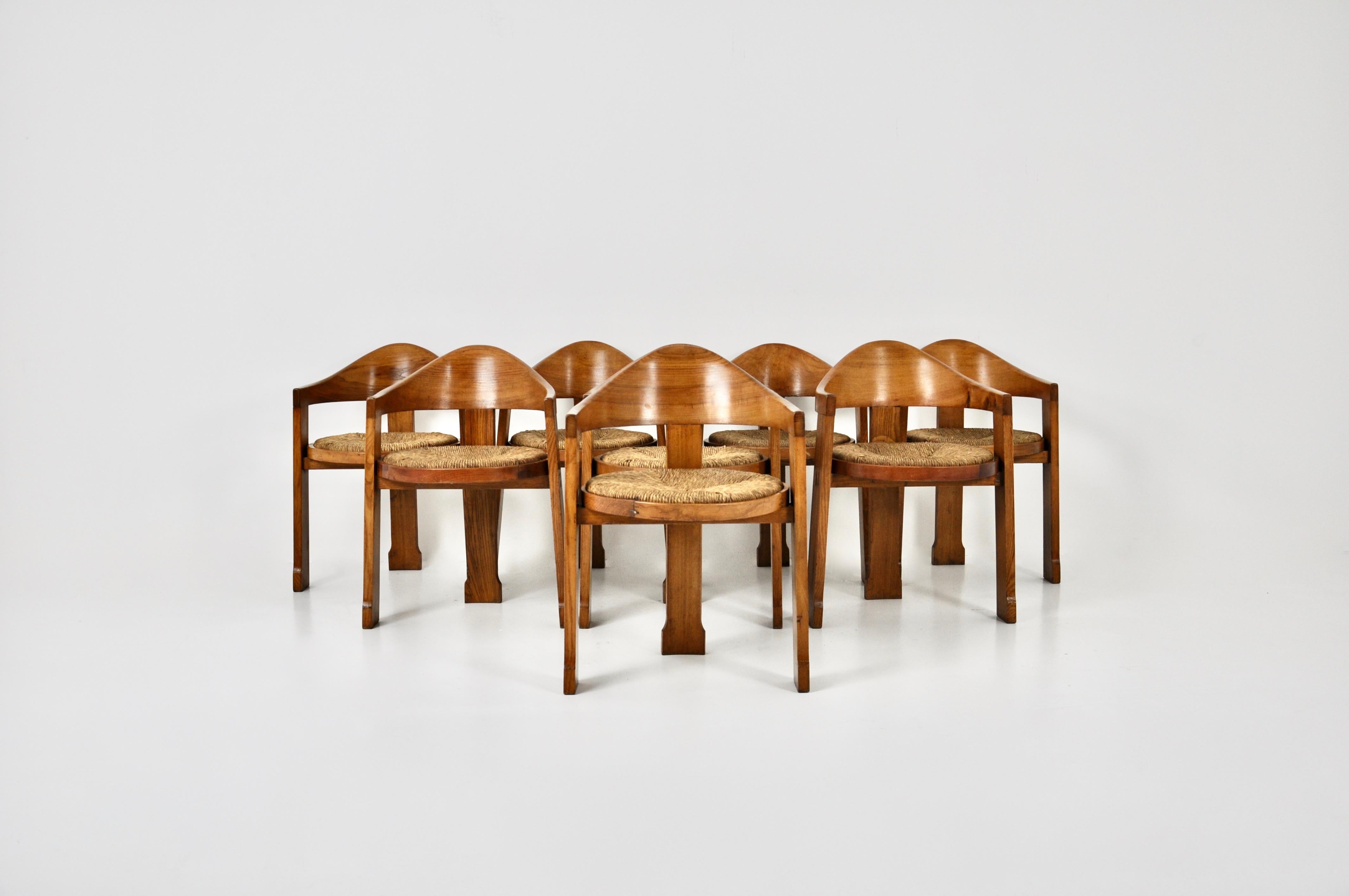 Set of 8 wooden chairs with wicker seat. Seat height: 45 cm. Wear due to age and time of chairs.