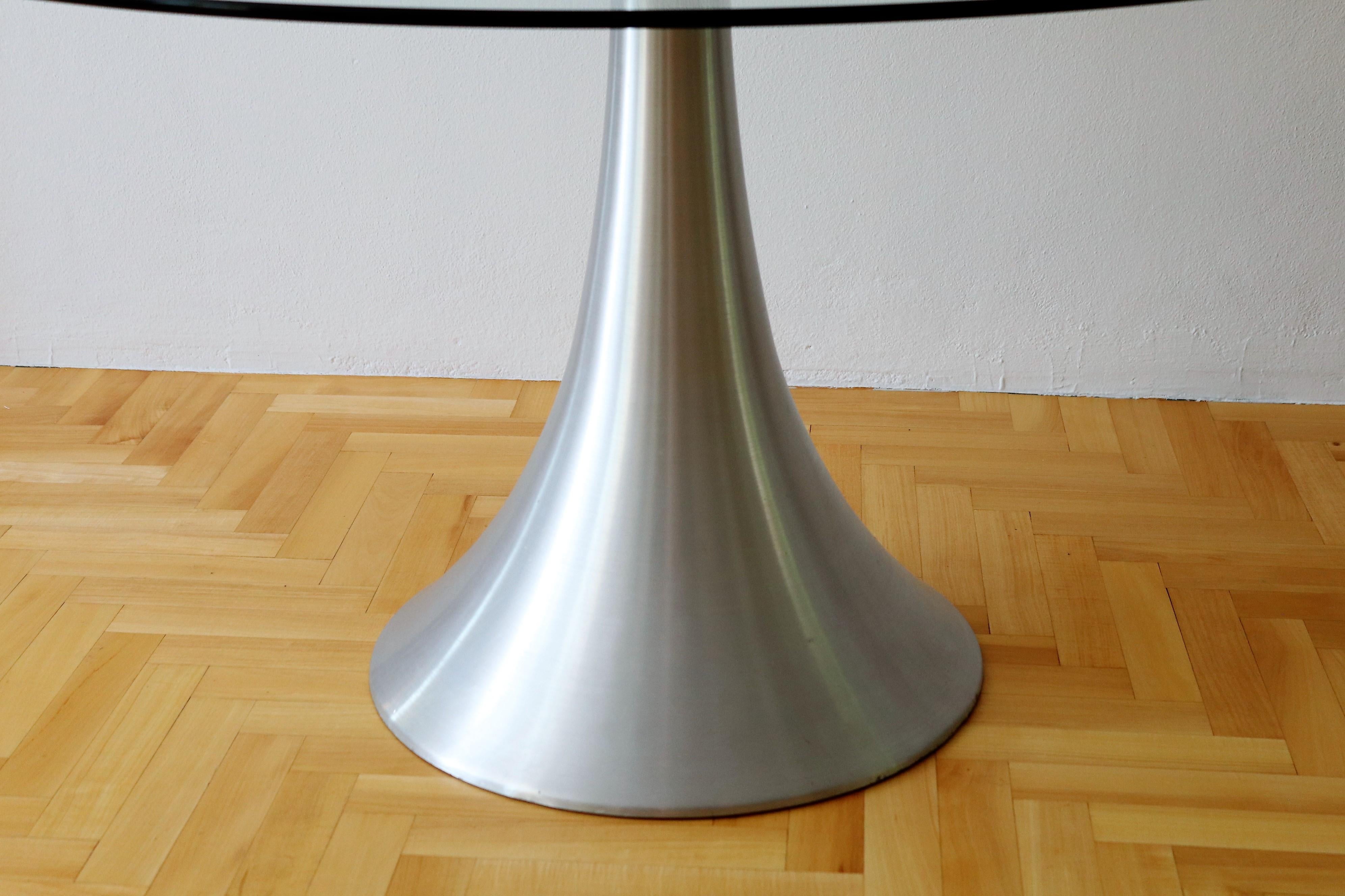 Italian Dining or Center Table with Tulip Base and Glass Top, 1970s In Good Condition In Morazzone, Varese