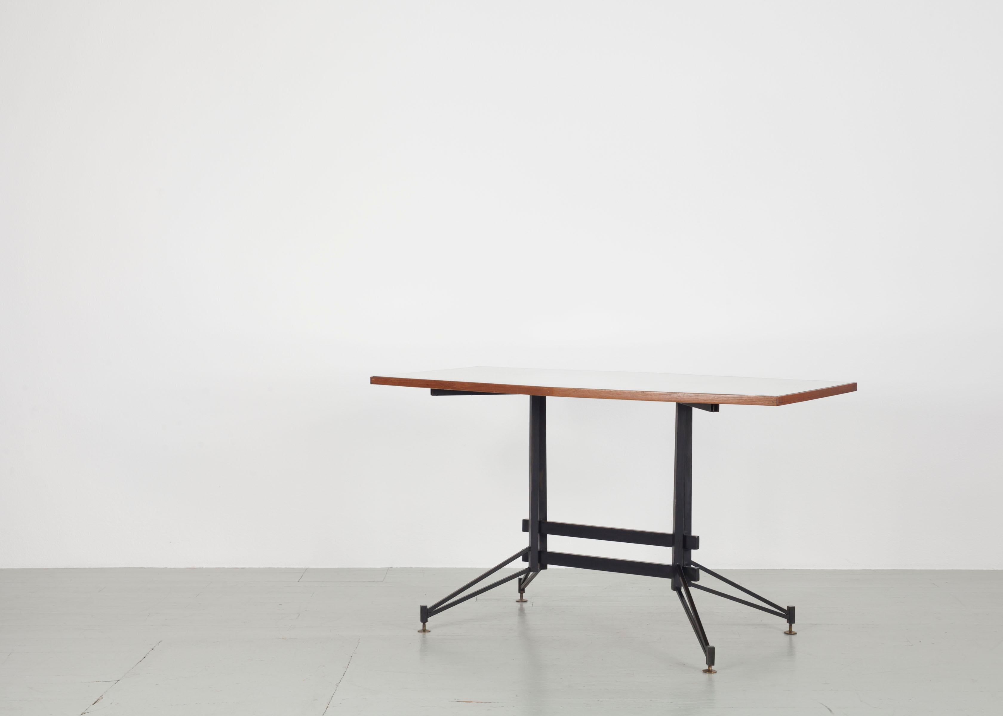 Mesa de comedor o de escritorio italiana, años 50 Ennegrecido en venta