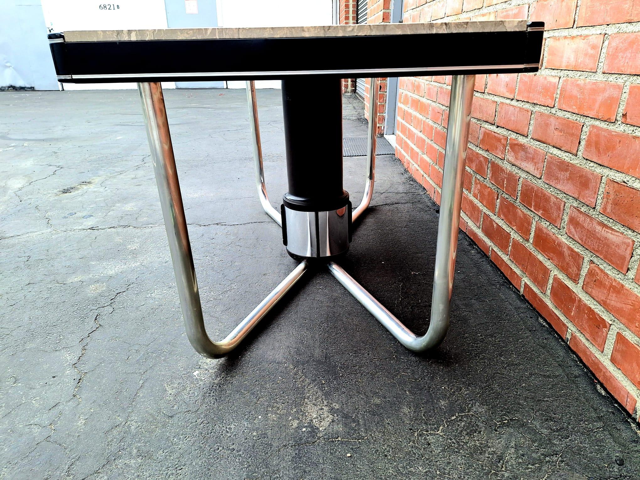 Mid-Century Modern Italian dining room table in style of Gioto Stopino For Sale