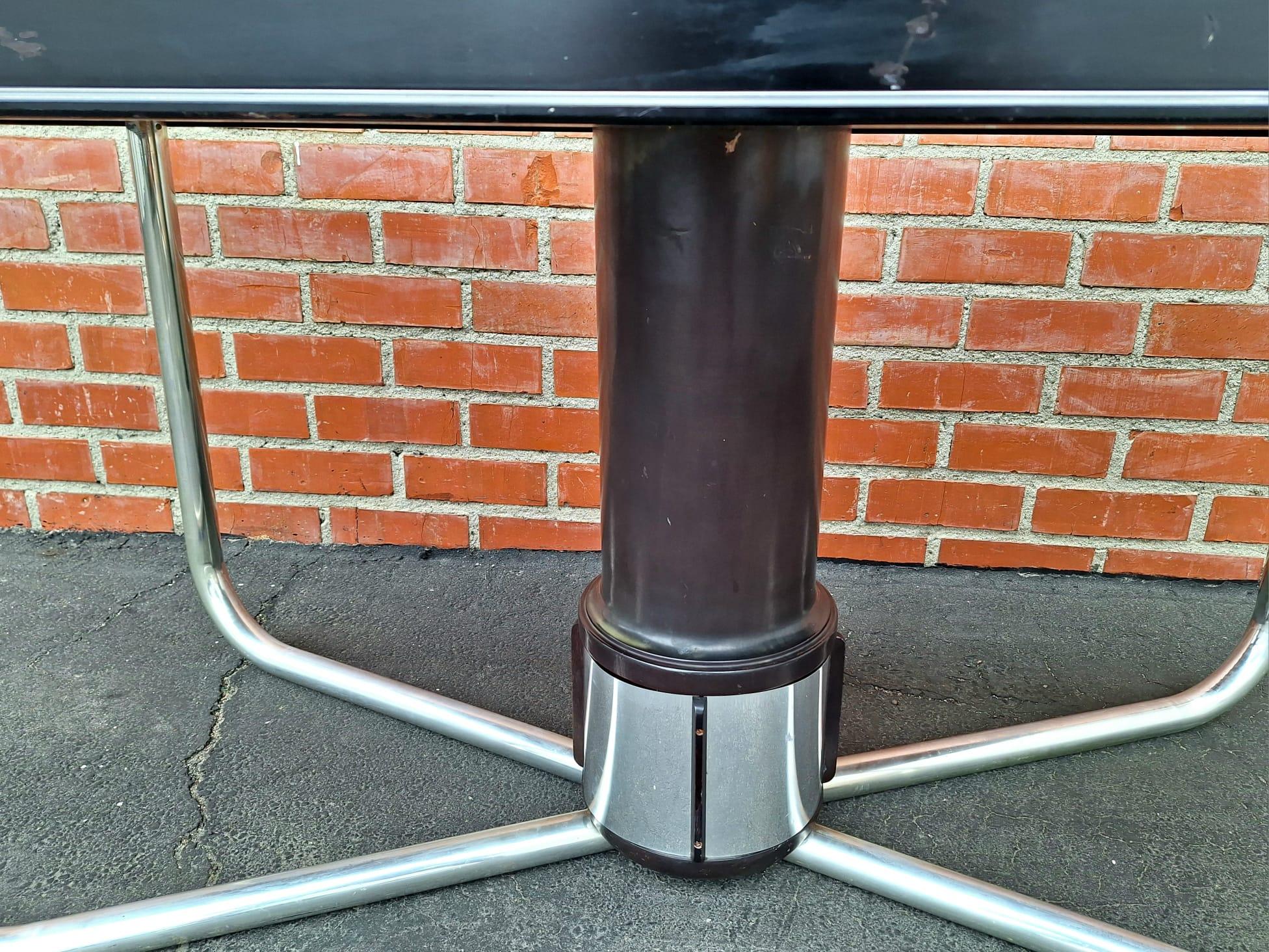 Italian dining room table in style of Gioto Stopino For Sale 1