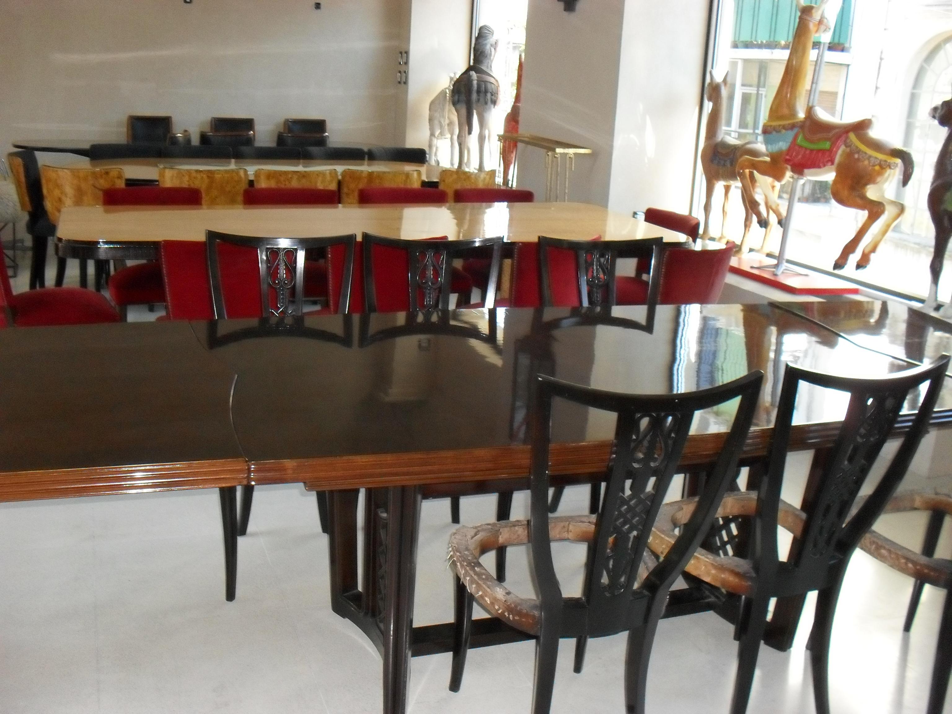 Italian Dining Room Table in Wood, Style: Art Deco, 1920 '10 People' For Sale 1