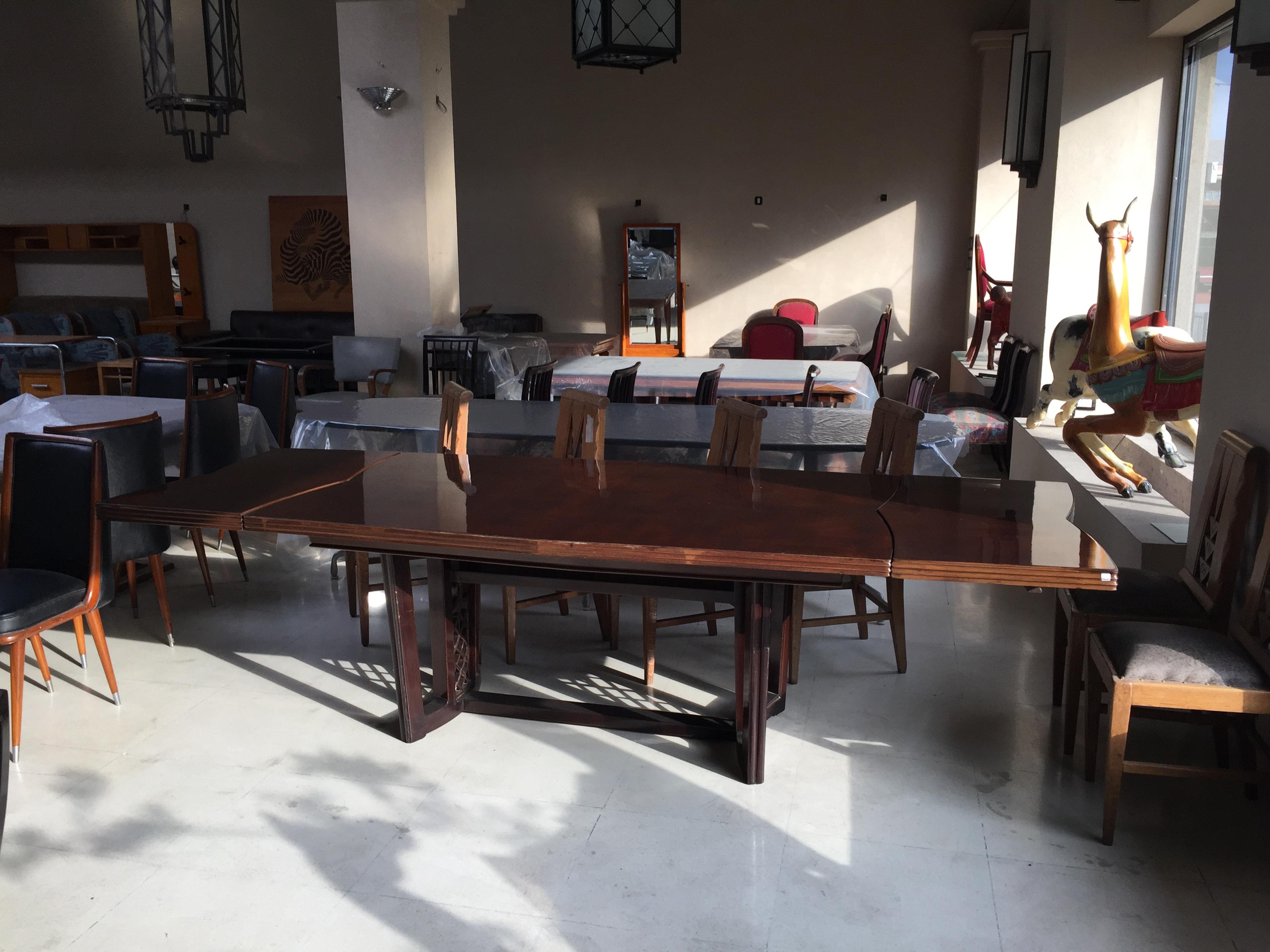 Italian Dining Room Table in Wood, Style: Art Deco, 1920 '10 People' For Sale 2