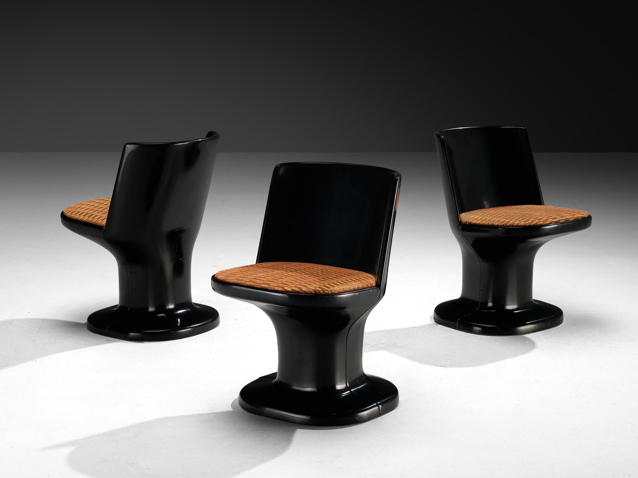 Conjunto de Comedor Italiano de Madera Revestida de Negro y Tapicería Naranja Estampada en venta 1