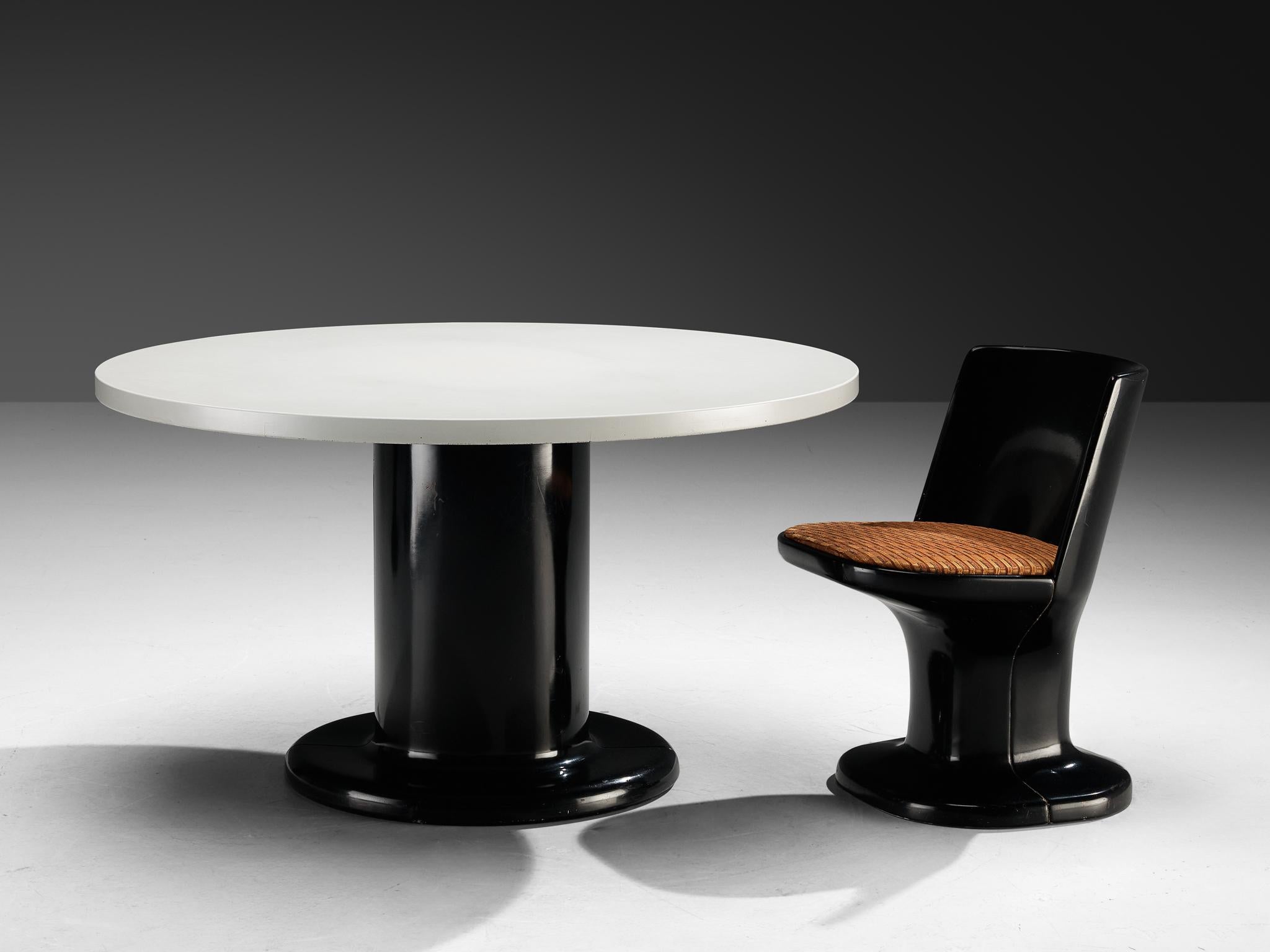 Conjunto de Comedor Italiano de Madera Revestida de Negro y Tapicería Naranja Estampada en venta 2