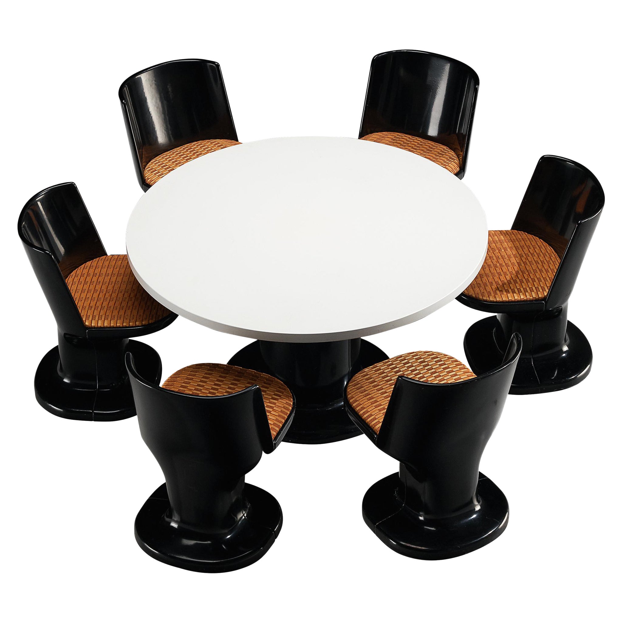 Conjunto de Comedor Italiano de Madera Revestida de Negro y Tapicería Naranja Estampada en venta