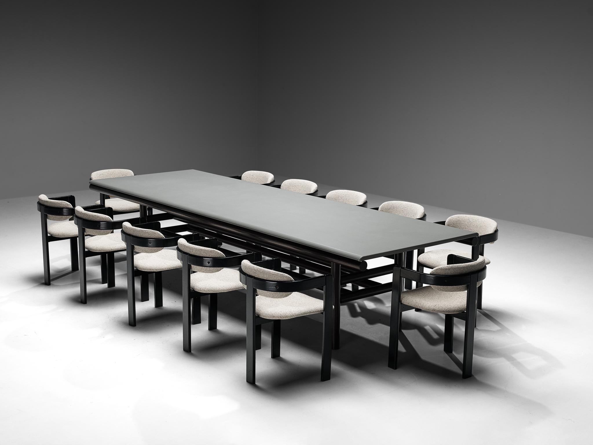 Ensemble de salle à manger italienne avec table Carlo Scarpa et douze fauteuils en bois cintré  en vente 1