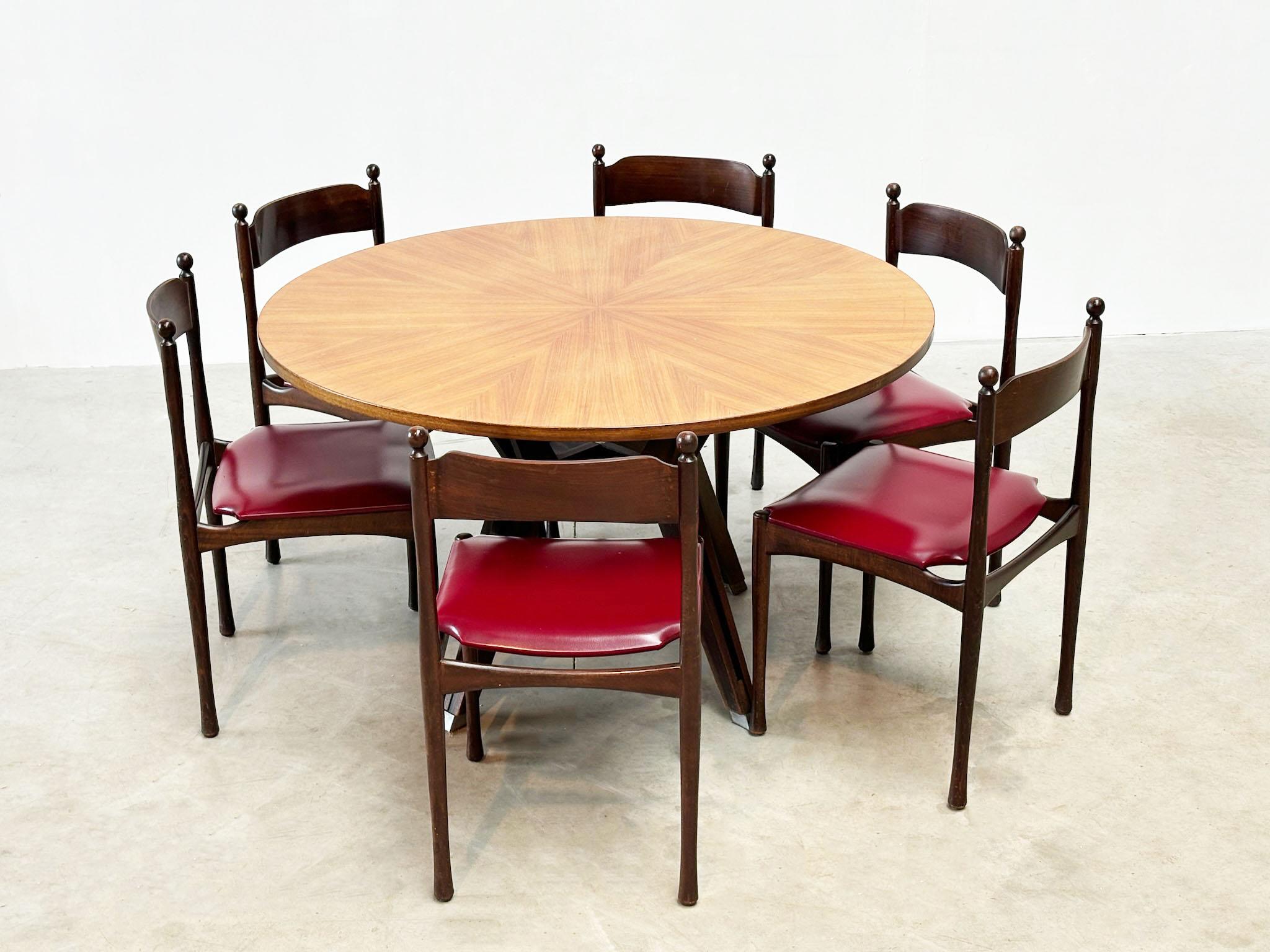 Italian dining table by Ennio Fazioli for Mim Roma
This  lovely round dining table is based on a design by world famous and renowned Italian designer Ico Parisi and redesigned by Ennio Fazioli.  The table has been Manufactured by MIM Roma in 1958. A