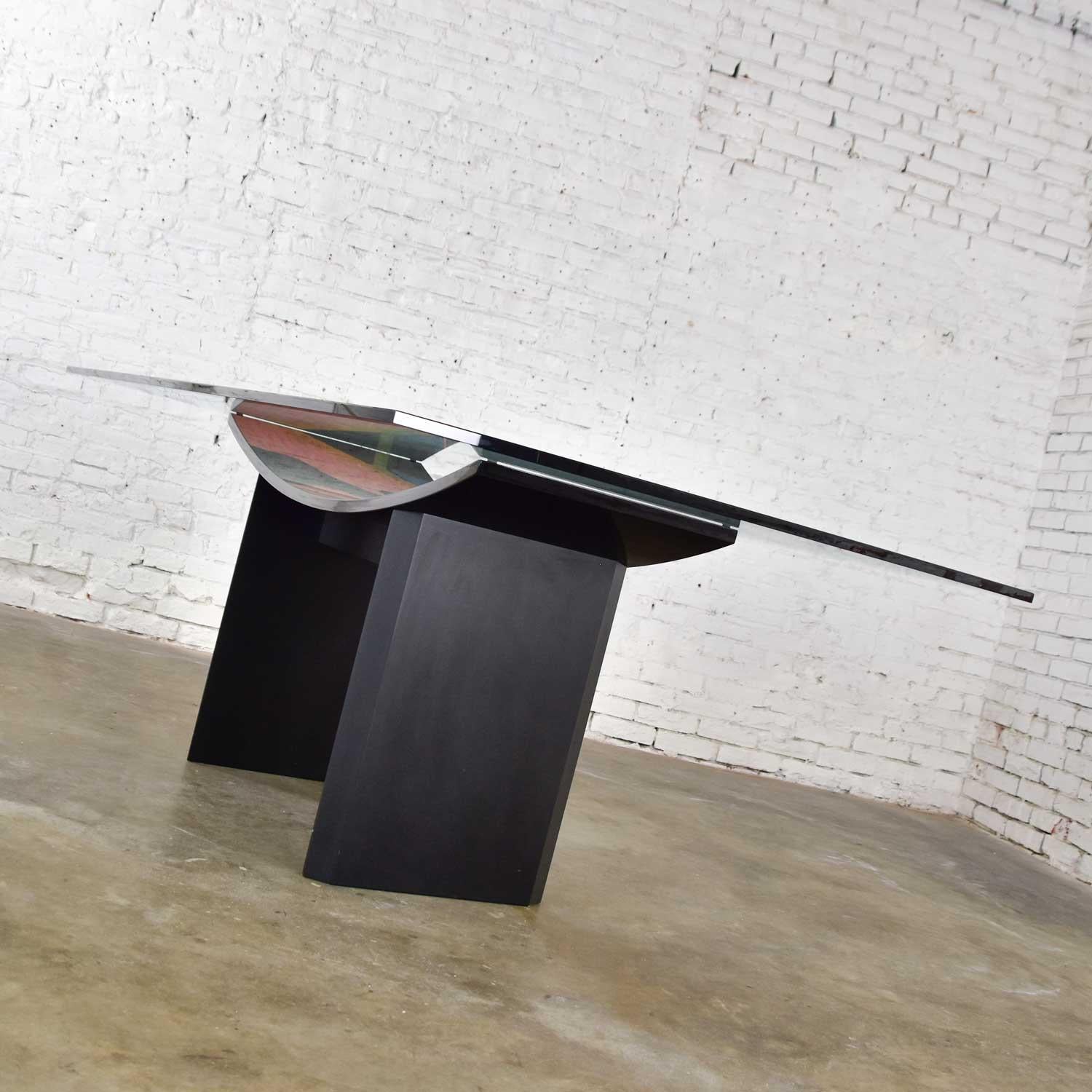 Italian Dining Table by Pietro Costantini Black Lacquer and Geometric Inlay For Sale 4