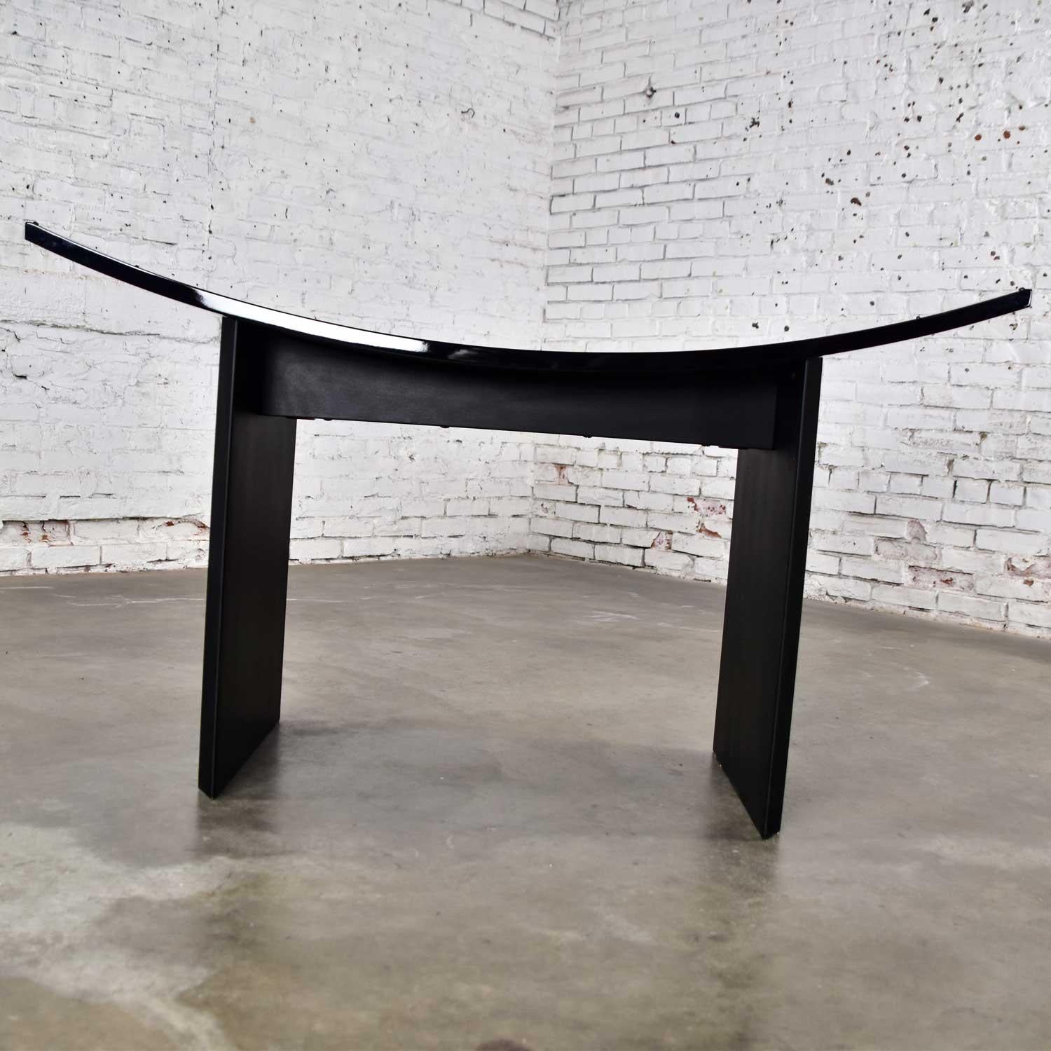 Italian Dining Table by Pietro Costantini Black Lacquer and Geometric Inlay For Sale 6